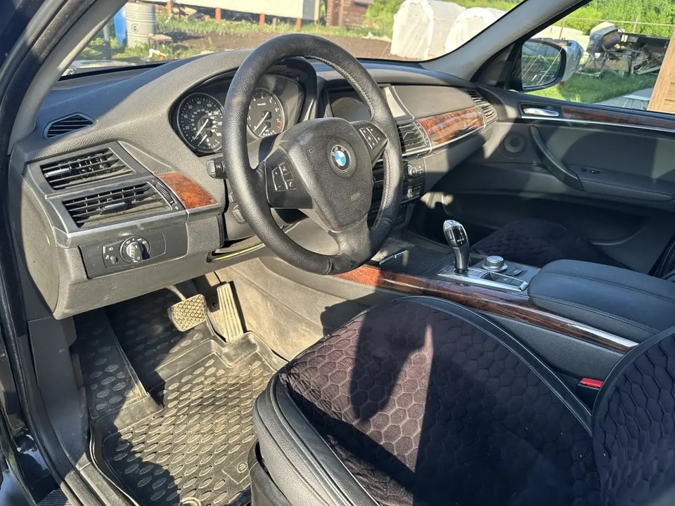 Автомобиль марки BMW модель X5 2007 г.в. VIN-номер 4USFE43507LY78993