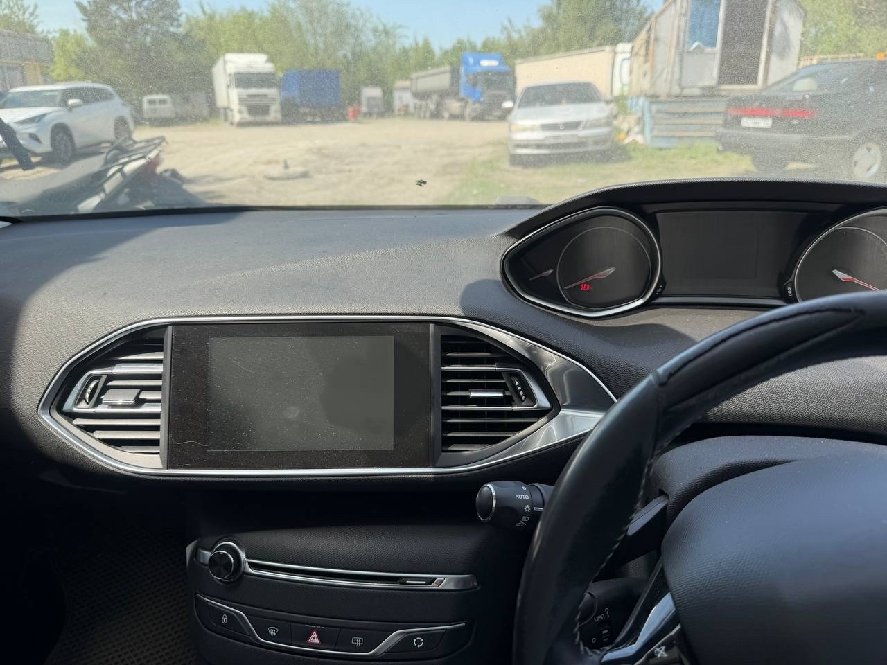 Автомобиль марки PEUGEOT модель 308, 2015 года выпуска , VIN VF3LPHNYWFS117762.