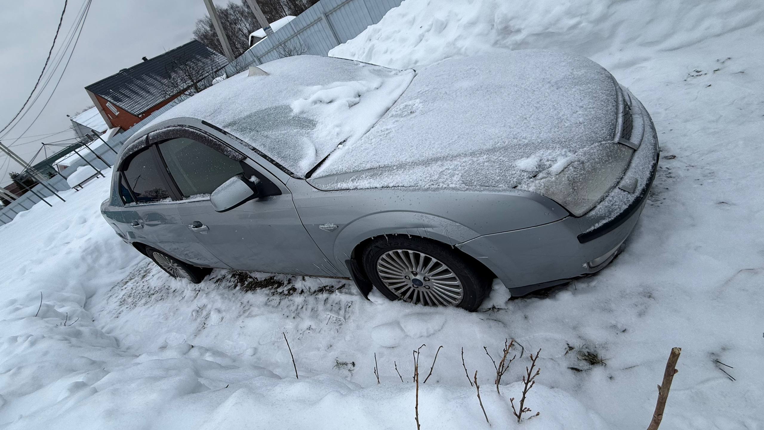 Автомобиль марки FORD модель Mondeo 2006 г.в. VIN номер WF04XXGBB46Y44138 Имущество находится в залоге ПАО "Совкомбанк"