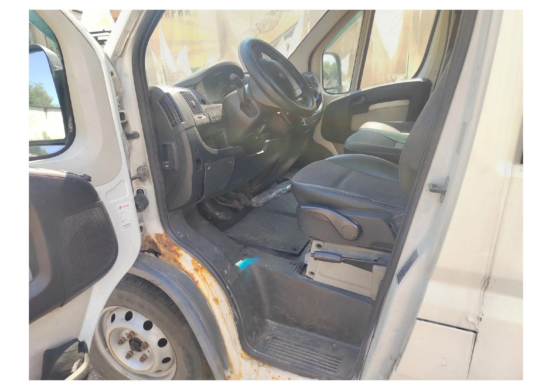 автомобиль марки CITROEN модель 2227W0 2011 г.в. VIN-номер XUS2227W0B0000009