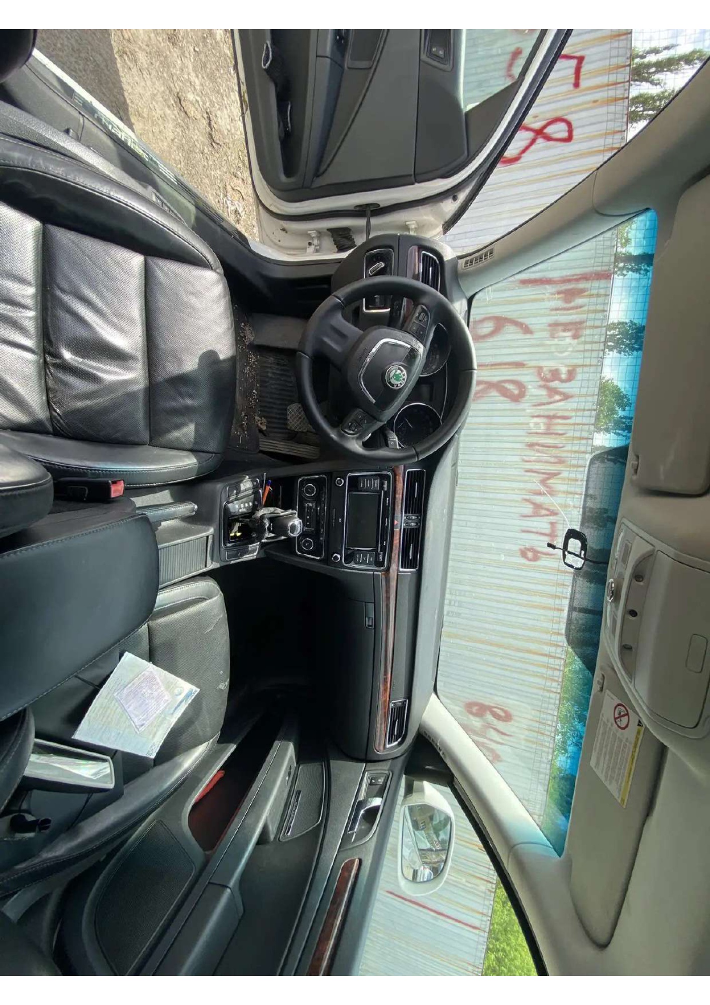 Автомобиль марки SKODA модель SUPERB 2013 г.в. VIN-номер TMBJH93TXD9054382