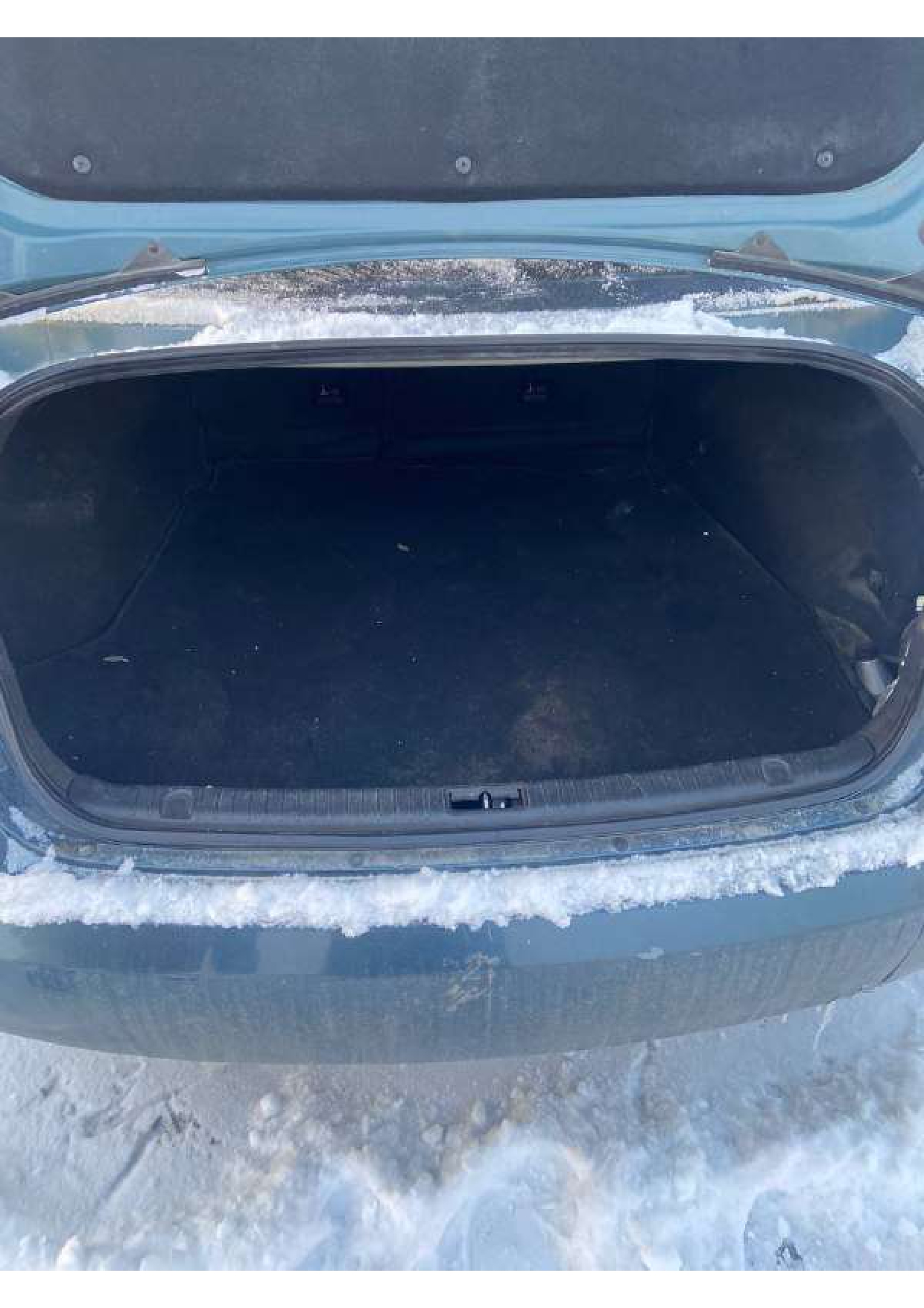Автомобиль марки HYUNDAI, модель Sonata NF. год выпуска: 2006 VIN-номер: KMHEU41CP6A202782.