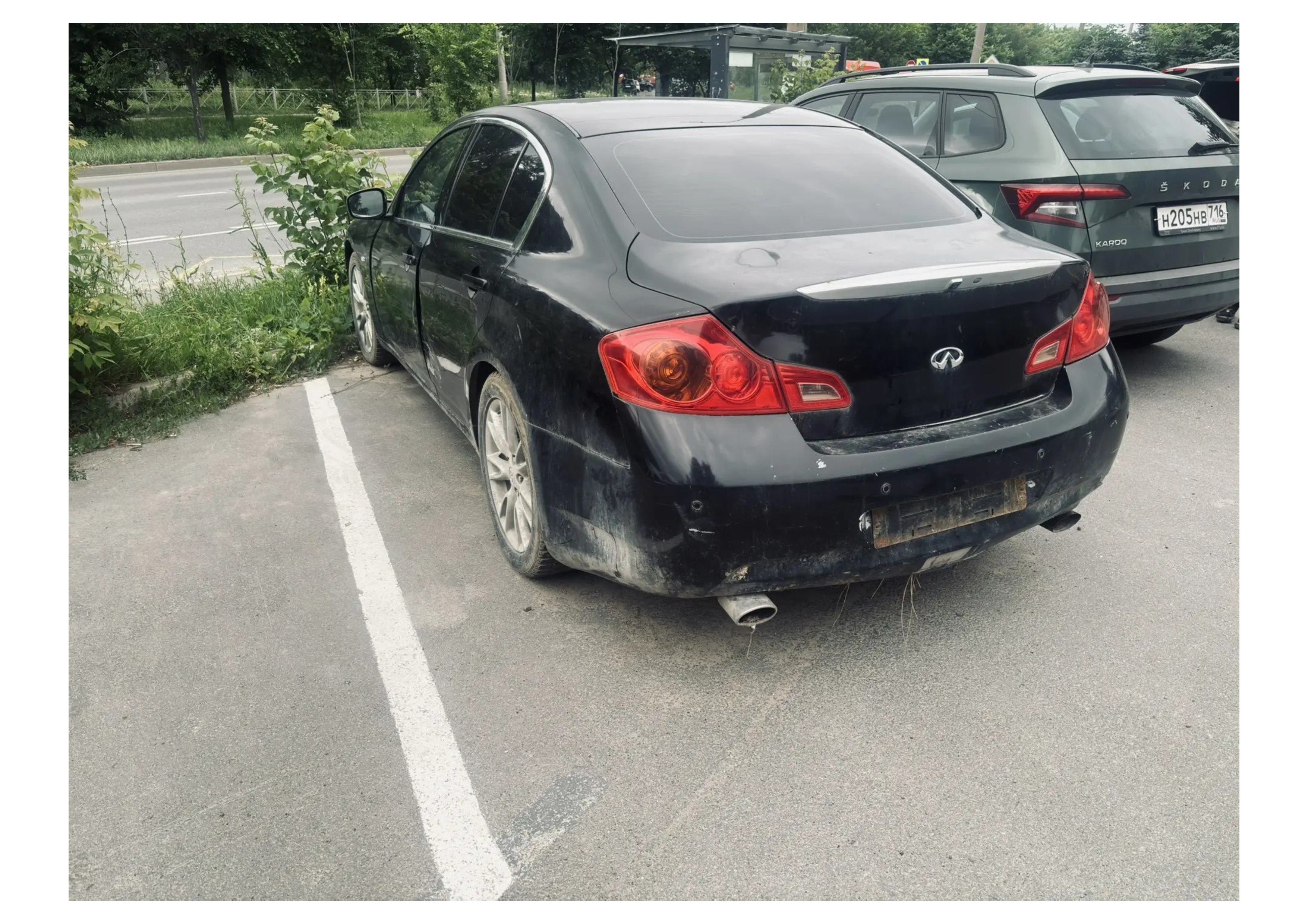 Легковой автомобиль марки INFINITI, модель G25, 2011 года выпуска, VIN- номер JN1BDAV36U0530027, находится в залоге у ПАО "Совкомбанк".