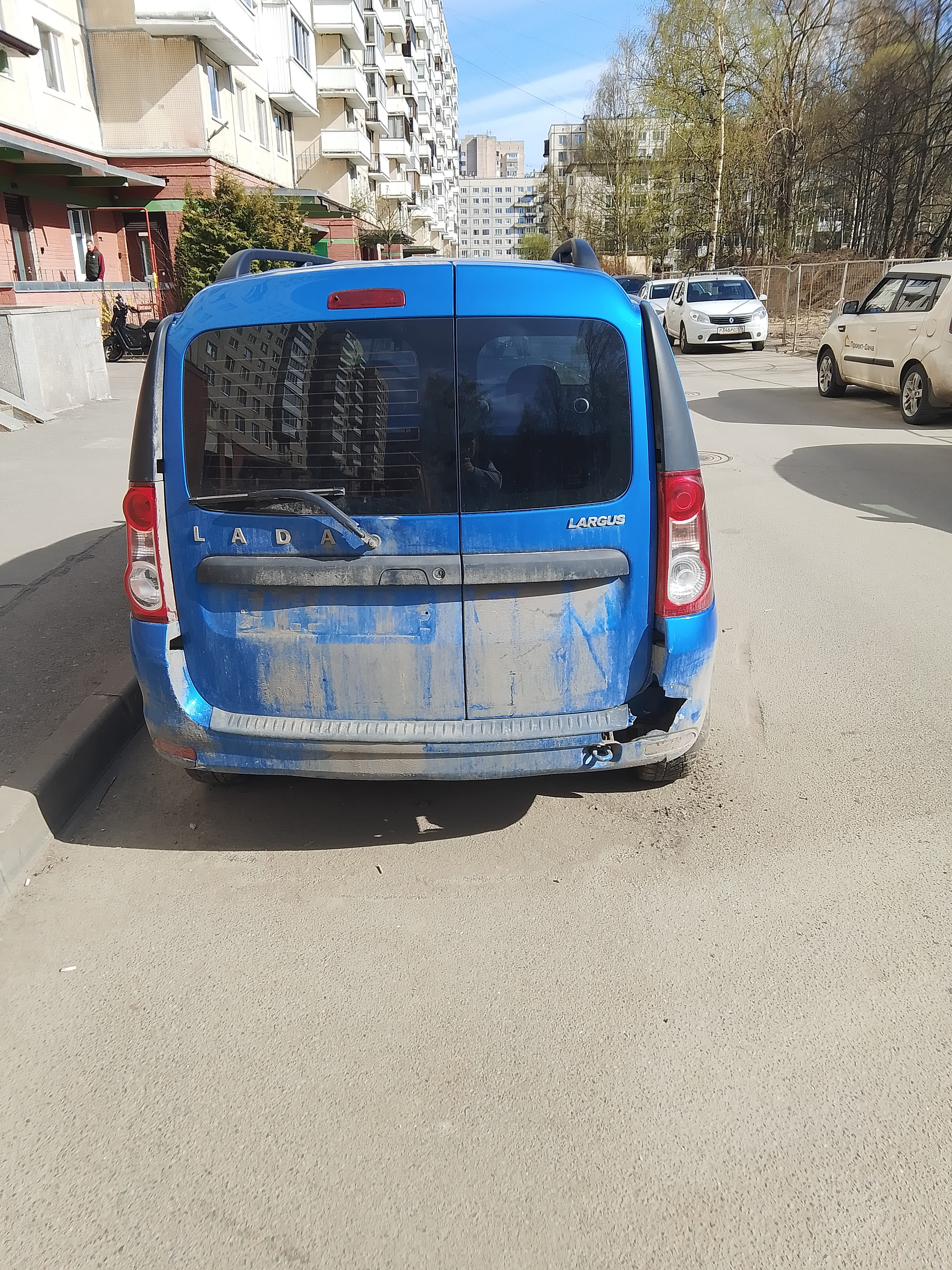 Автомобиль марки LADA модель LARGUS 2020 г.в. VIN-номер XTARS035LL1279674. В залоге у ПАО "Совкомбанк".