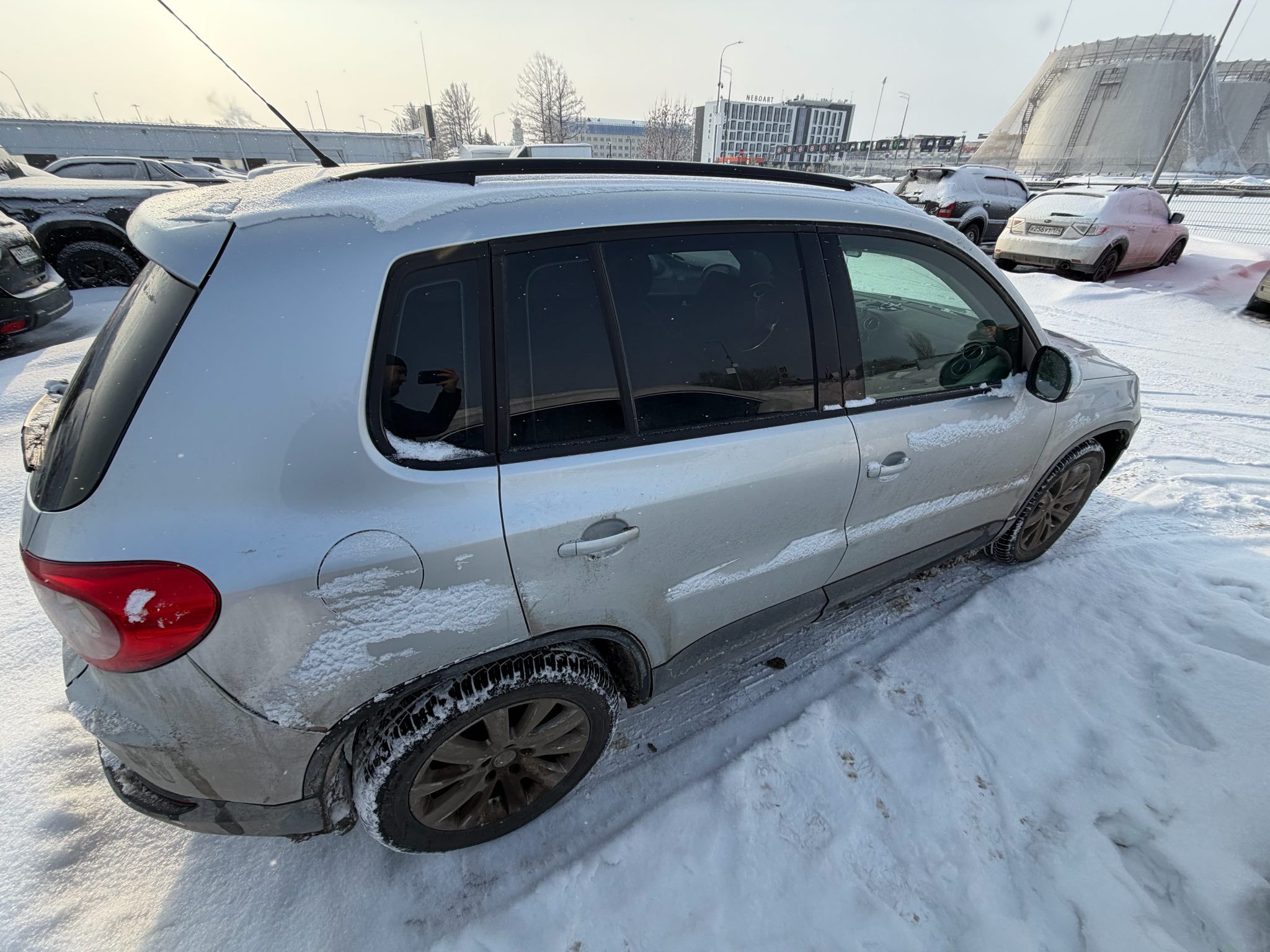 Легковой автомобиль марки: VOLKSWAGEN модель: Tiguan, год выпуска: 2010 г., идентификационный номер (VIN): XW8ZZZ5NZAG103130 (предмет залога ПАО "Совкомбанк")