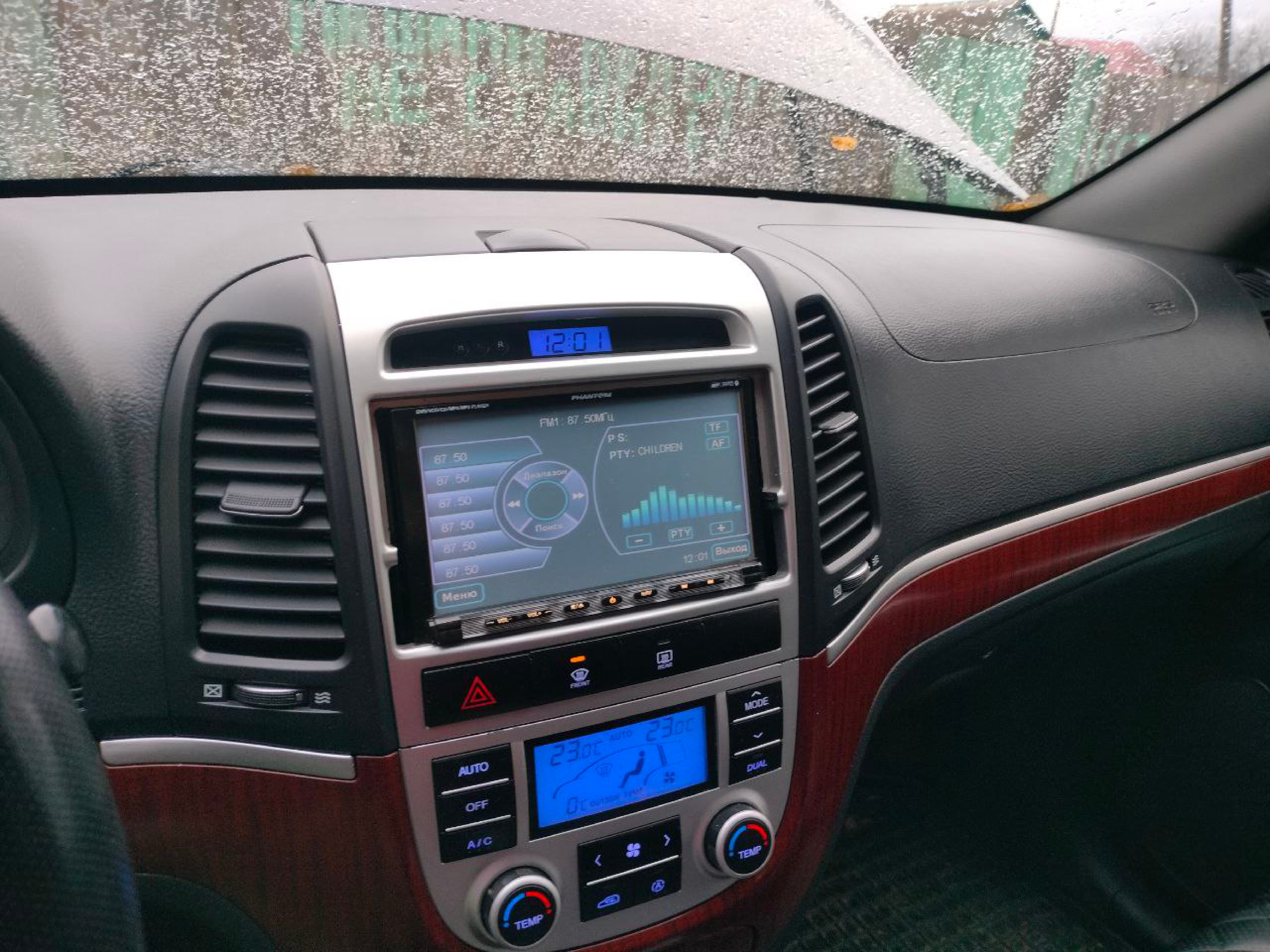 автомобиль марки HYUNDAI модель Santa-Fe (2007 г.в. VIN-номер KMHSH81DP7U185610).