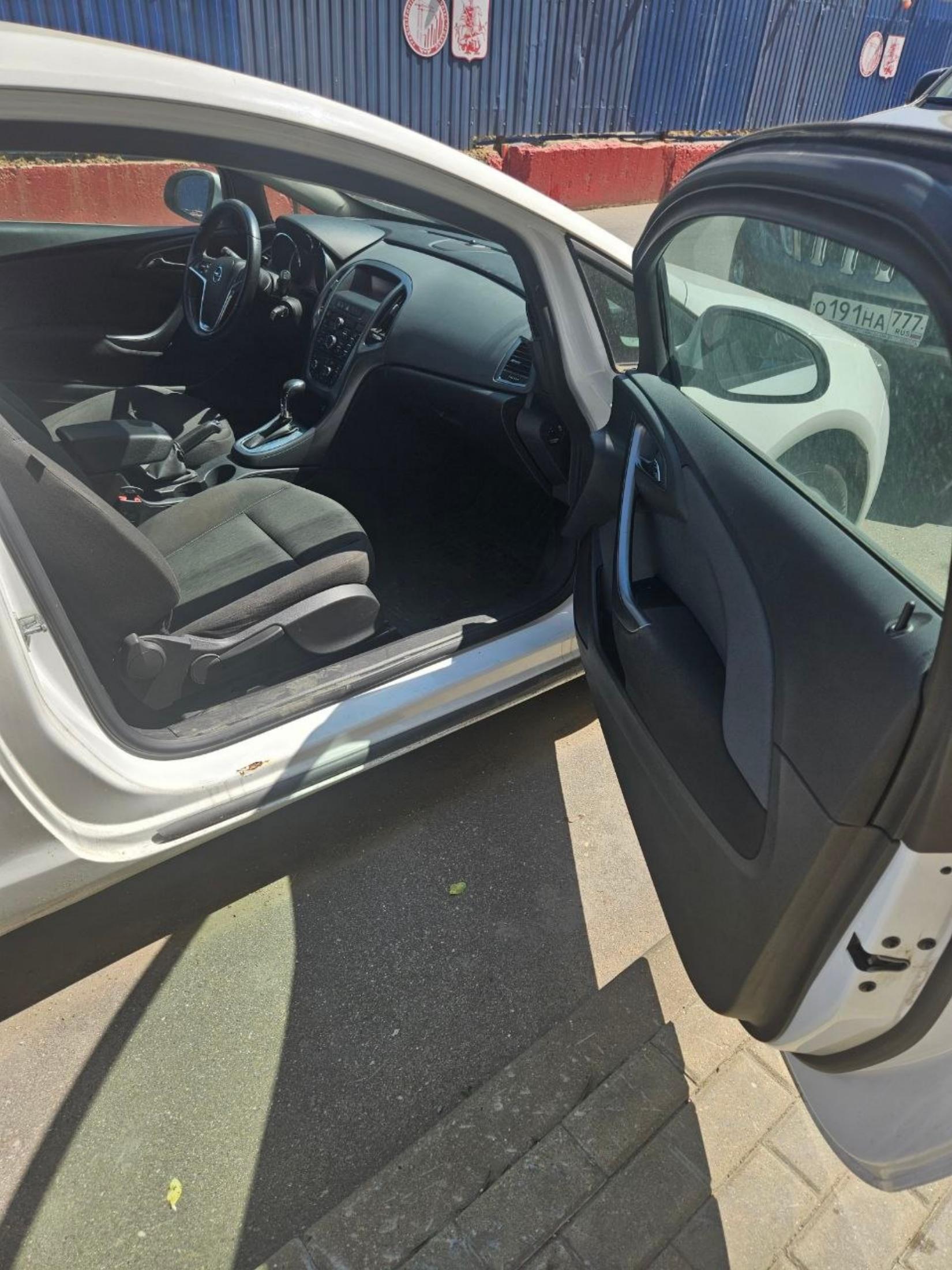 Автомобиль марки OPEL модель Astra, 2013 г.в., VIN-номер XWFPD2DC1D0008850