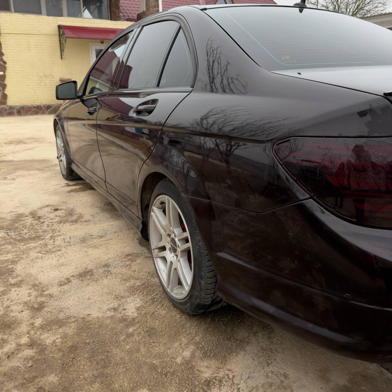 Автомобиль марки Mercedes модель C250 CGI 2010 г.в. VIN-номер WDD2040471A442161, цвет черный