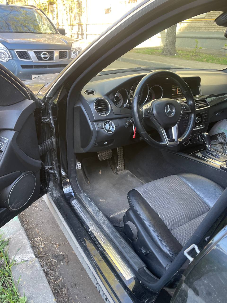 Автомобиль марки MERCEDES модель С200 2012 г.в. VIN-номер WDD2040481A692536 (Залог в пользу ПАО "Совкомбанк").