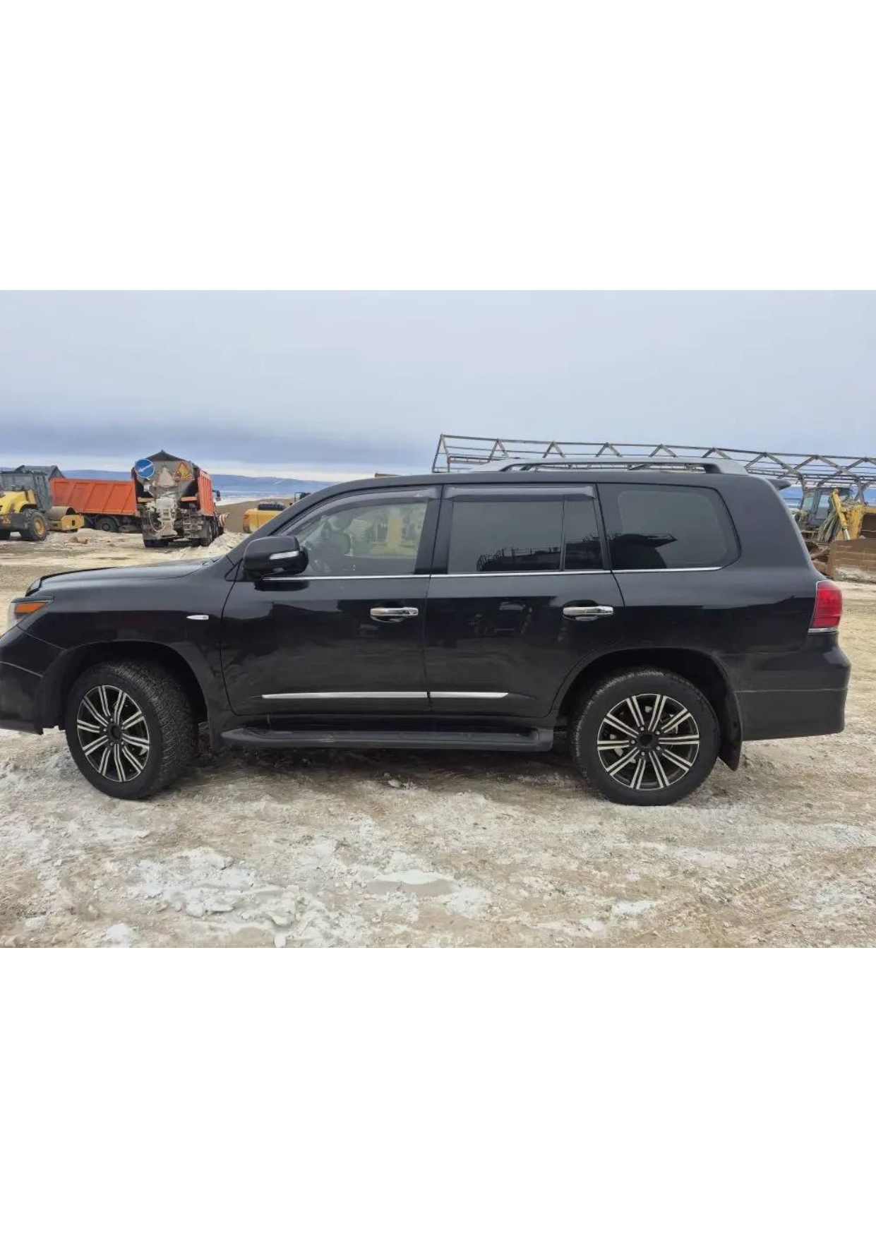 Автомобиль марки Lexus модель LX570 2011 г.в. VIN-номер JTJHY00W104080964