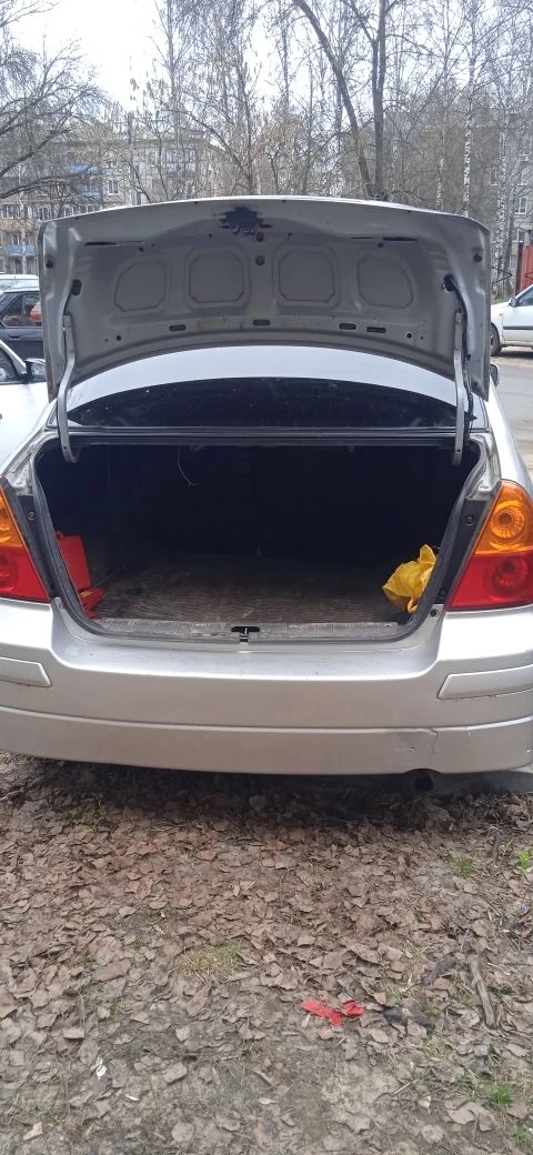 Легковой автомобиль марки: SUZUKI модель: Liana, год выпуска: 2005 г., идентификационный номер (VIN): JSAERB31S00200439. В залоге перед Совкомбанк (ПАО).