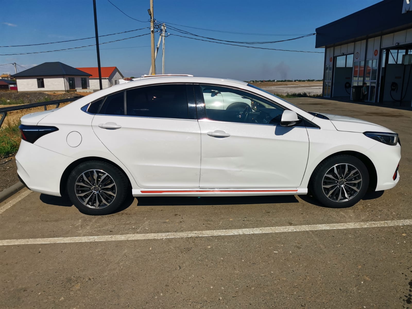 Автомобиль марки Omoda модель S5 2023 г.в. VIN-номер LVVDC21B4PD190270. Имущество находится в залоге у ПАО "Совкомбанк".