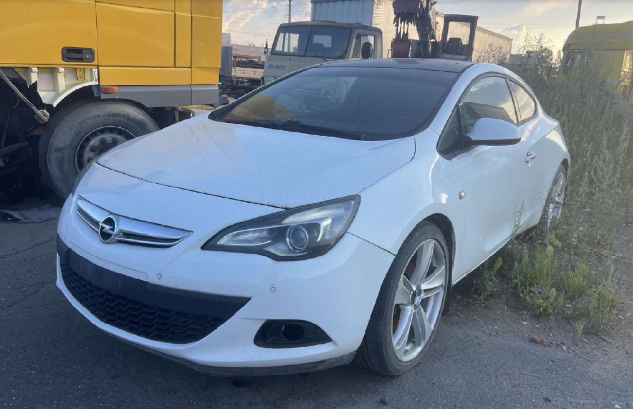 Легковой автомобиль марки: OPEL, модели: ASTRA GTC P- J/SW OPEL, год выпуска: 2013 г., идентификационный счет (VIN): XWFPD2DC1D0012108 является предметом залога ПАО "Совкомбанк"