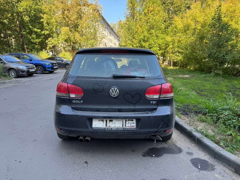 Легковой автомобиль марки: ФОЛЬКСВАГЕН, модель: Golf, идентификационный номер (VIN): WVWZZZ1KZBW163281, кузов №: WVWZZZ1KZBW163281.