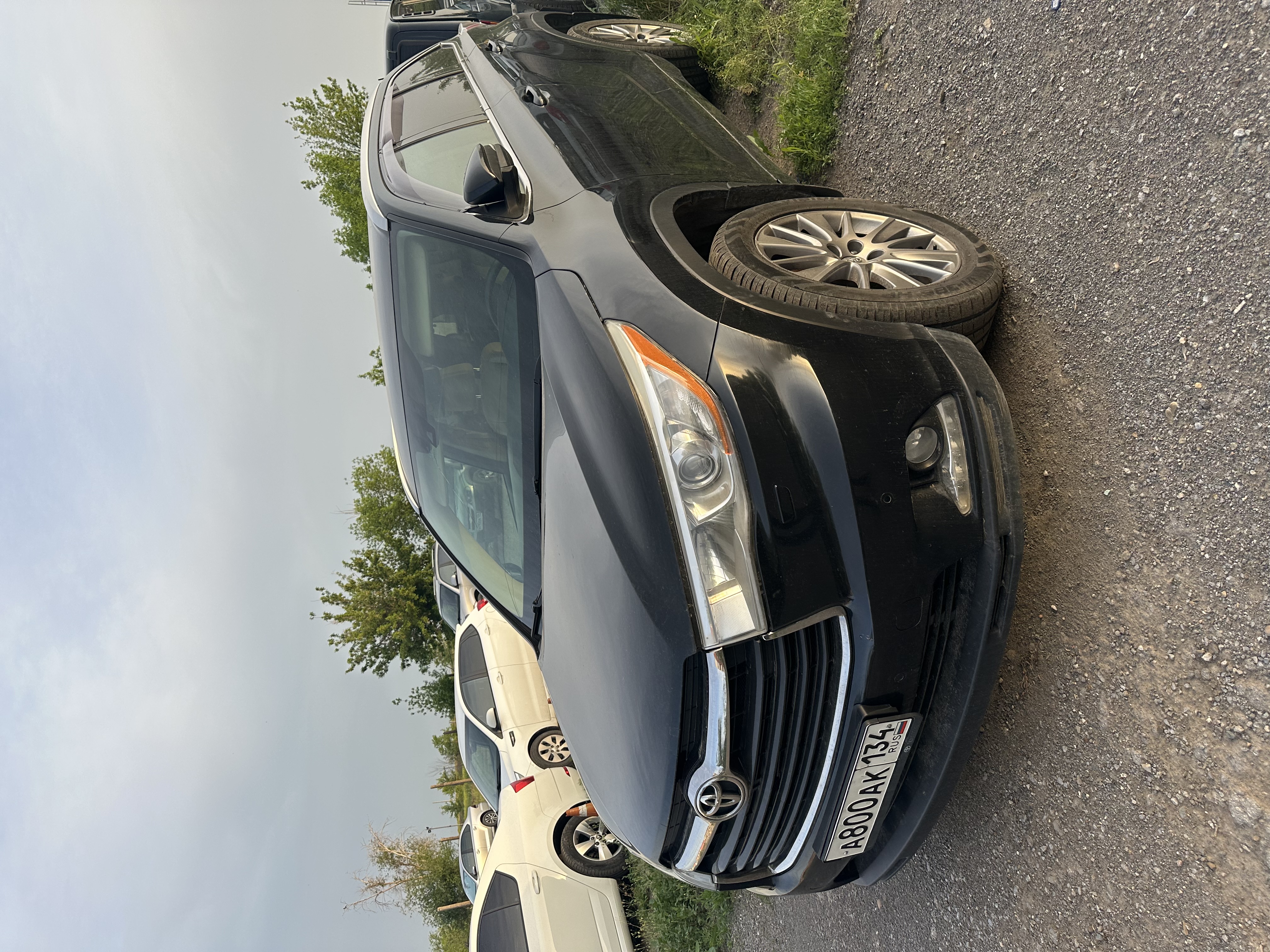 Автомобиль марки TOYOTA модель Highlander 2015 г.в. VIN- номер 5TDDKRFH00S135148. Транспортное средство является предметом залога ПАО Совкомбанк