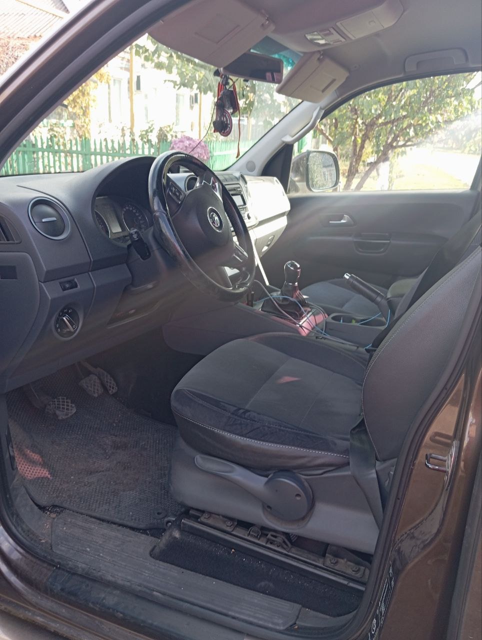 Автомобиль марки VOLKSWAGEN; Модель – 2H AMAROK; Год изготовления – 2013; VIN-номер WV1ZZZ2HZEH005284. В залоге у ПАО «Совкомбанк».