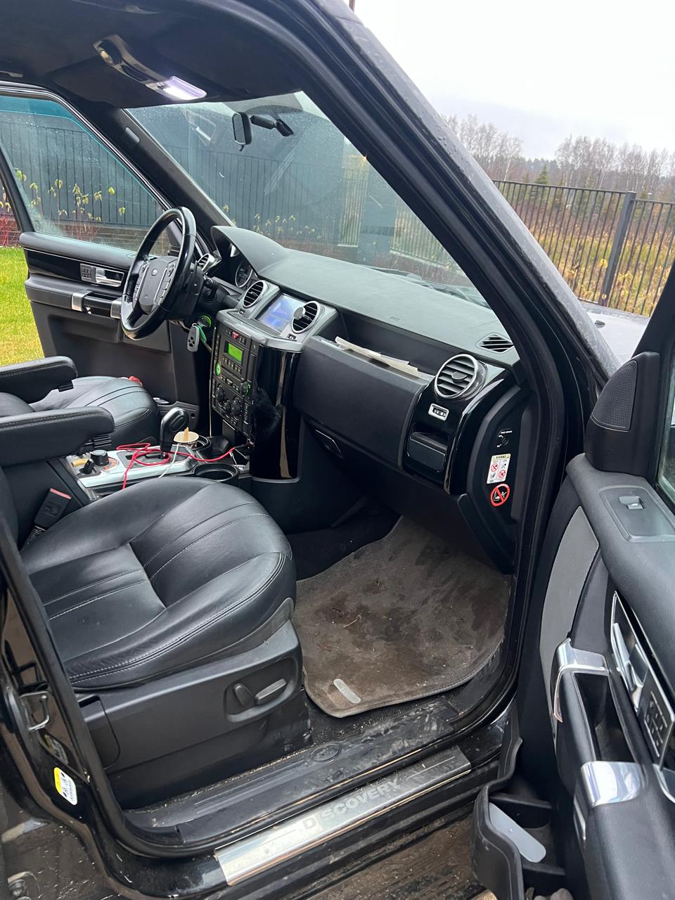 Автомобиль марки LAND-ROVER модель Discovery 3 2008 г.в. VIN-номер SALLAAA148A482656