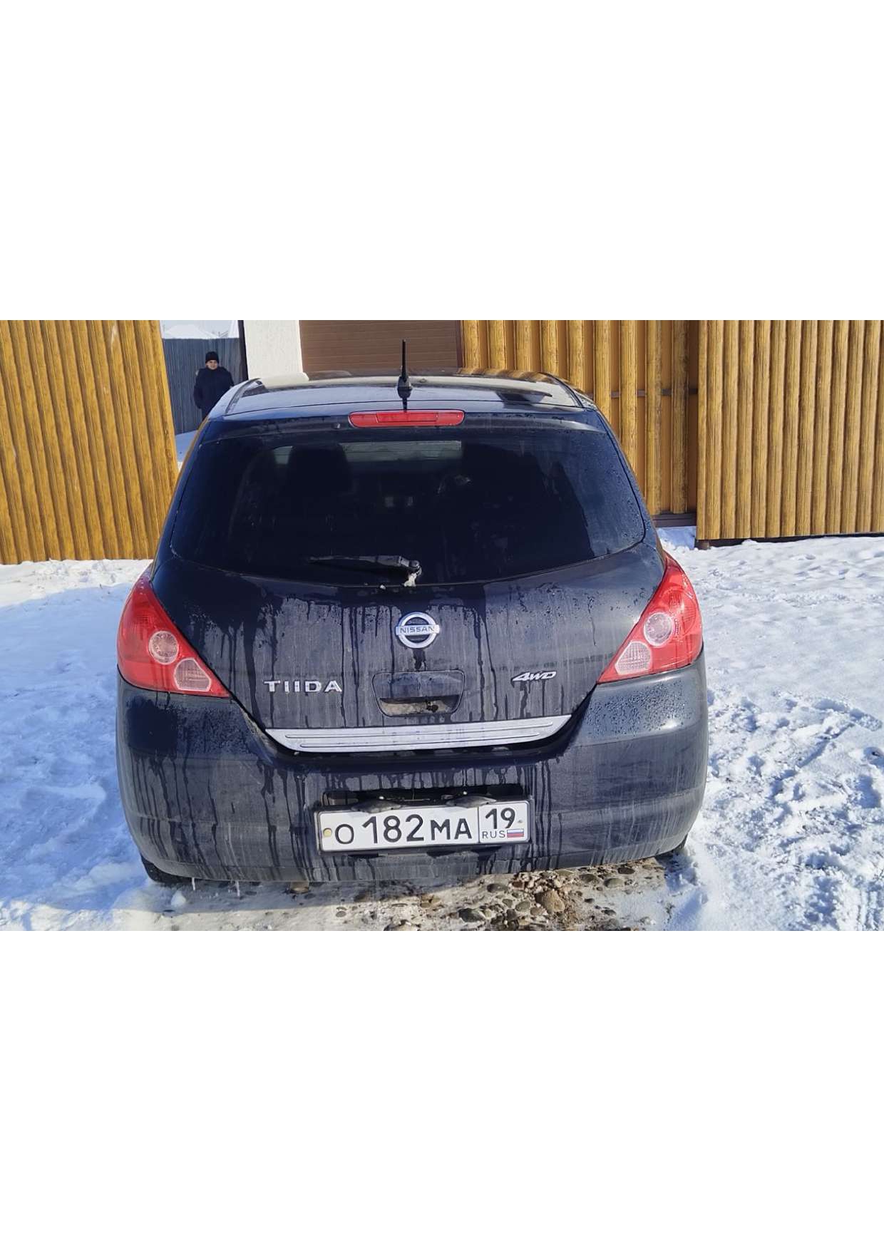 Легковой автомобиль марки: NISSAN, модель: Tiida, год выпуска: 2004 г., кузов №: NC11-100955, идентификационный номер (VIN): отсутствует