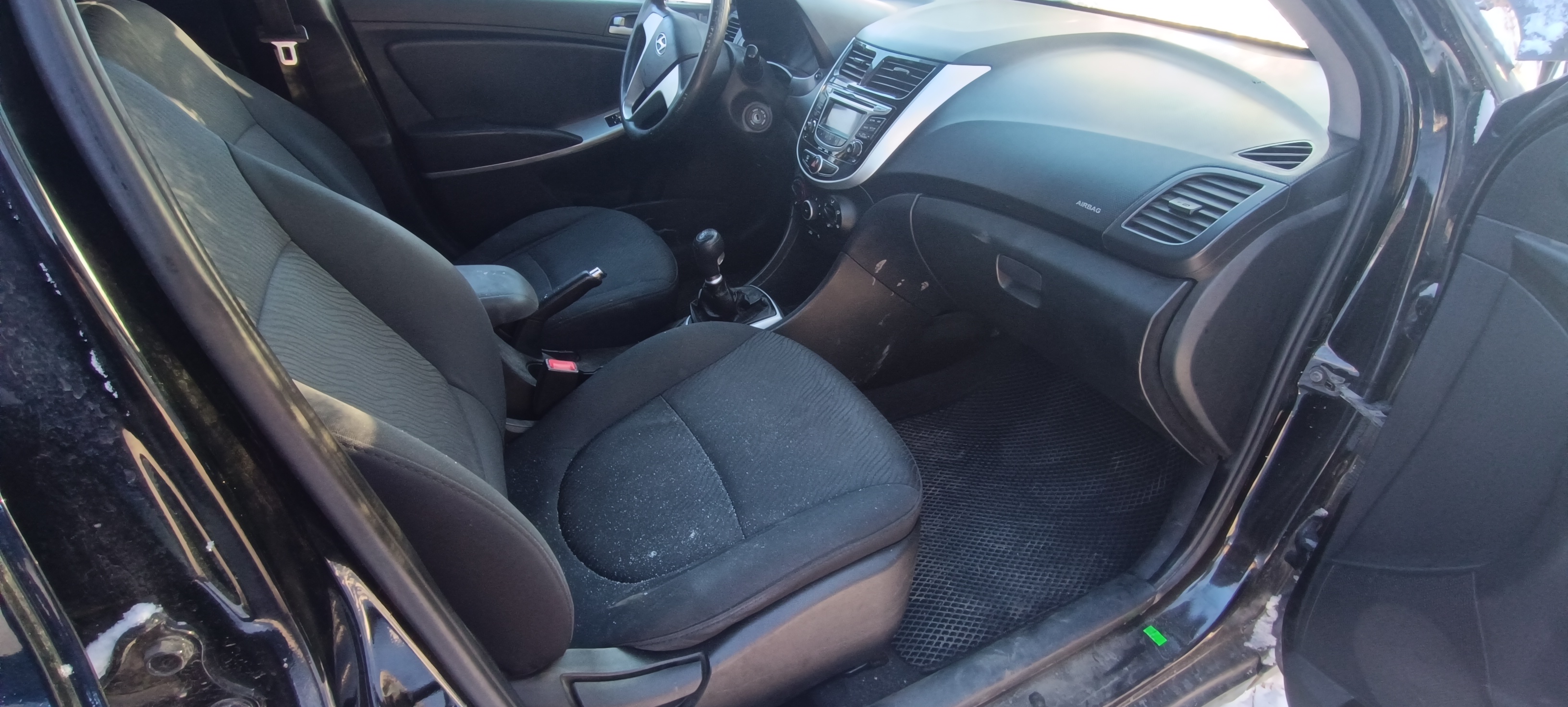 Легковой автомобиль марка: HYUNDAI, модель: Solaris, год выпуска: 2013 г., идентификационный номер (VIN): Z94CT41DADR233278