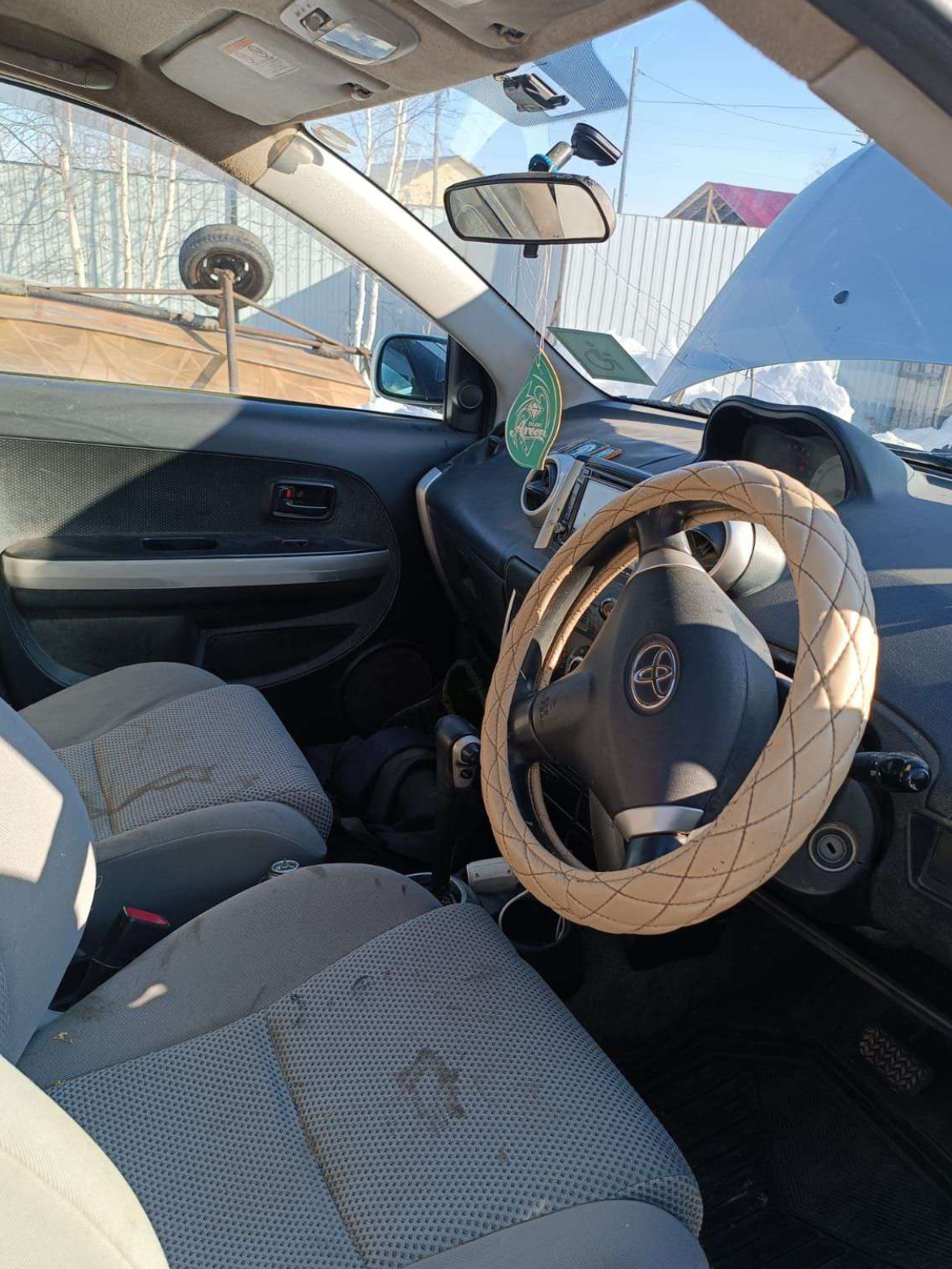 Автомобиль марки TOYOTA модель Ist 2003 г.в. номер кузова NCP60-0125330