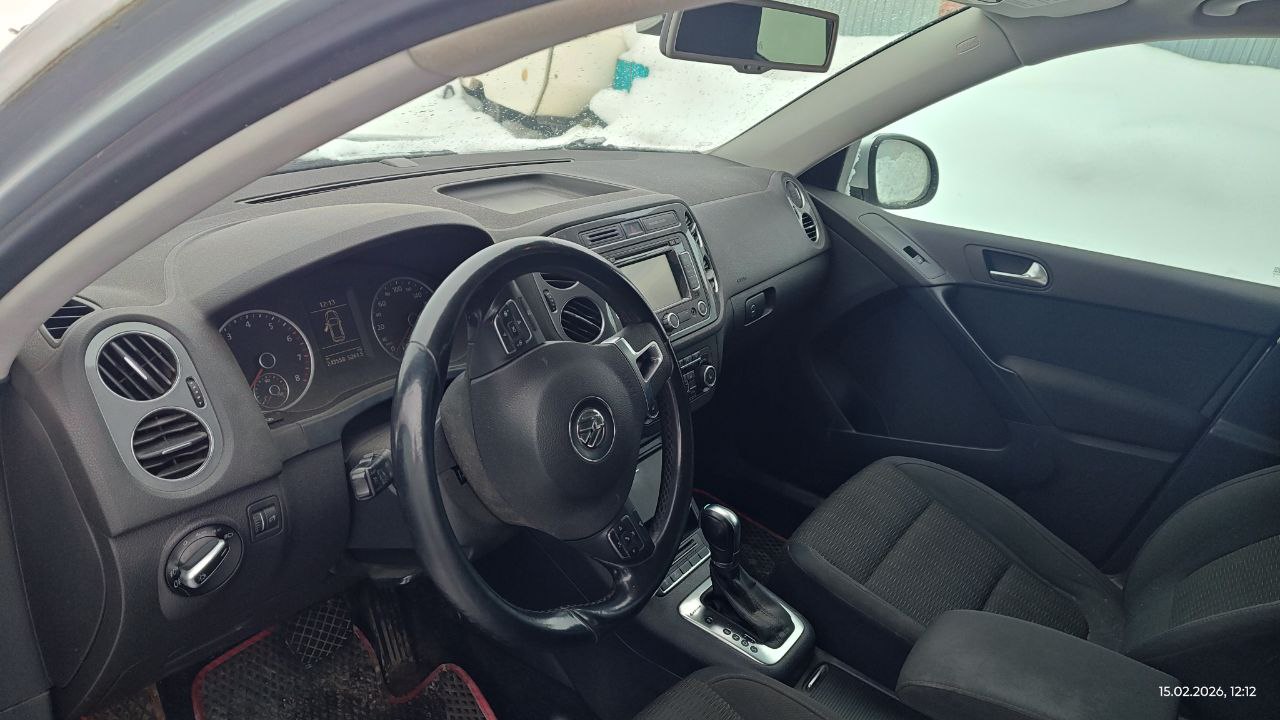 Автомобиль VOLKSWAGEN Tiguan 2011, гос номер А089АМ147, VIN XW8ZZZ5NZCG114123, являющееся предметом залога ПАО Совкомбанк.