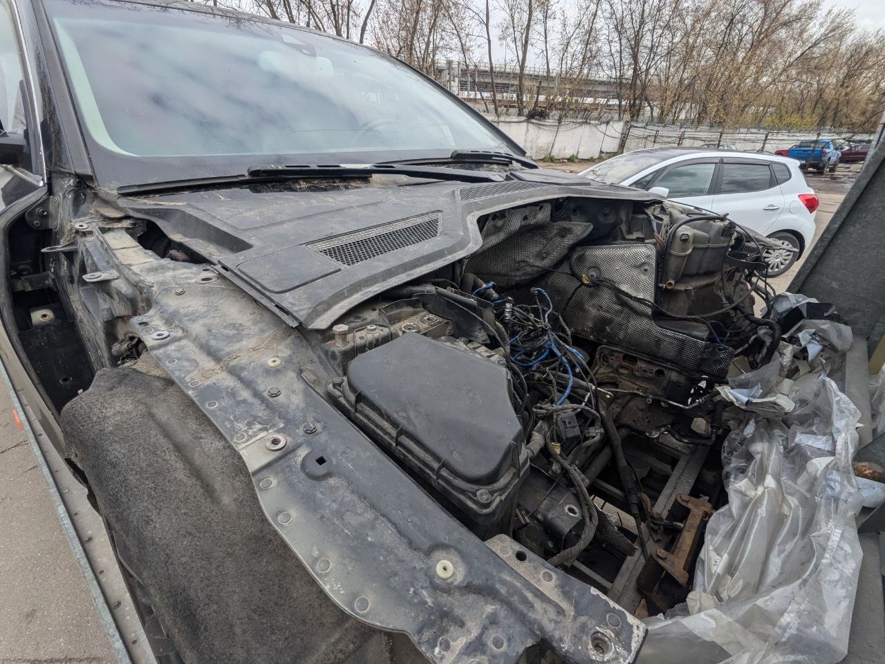 Автомобиль марки AUDI модель А8L 2011 г.в. VIN-номер WAUZZZ4H5CN0044711, регистрационный знак M680XA790.