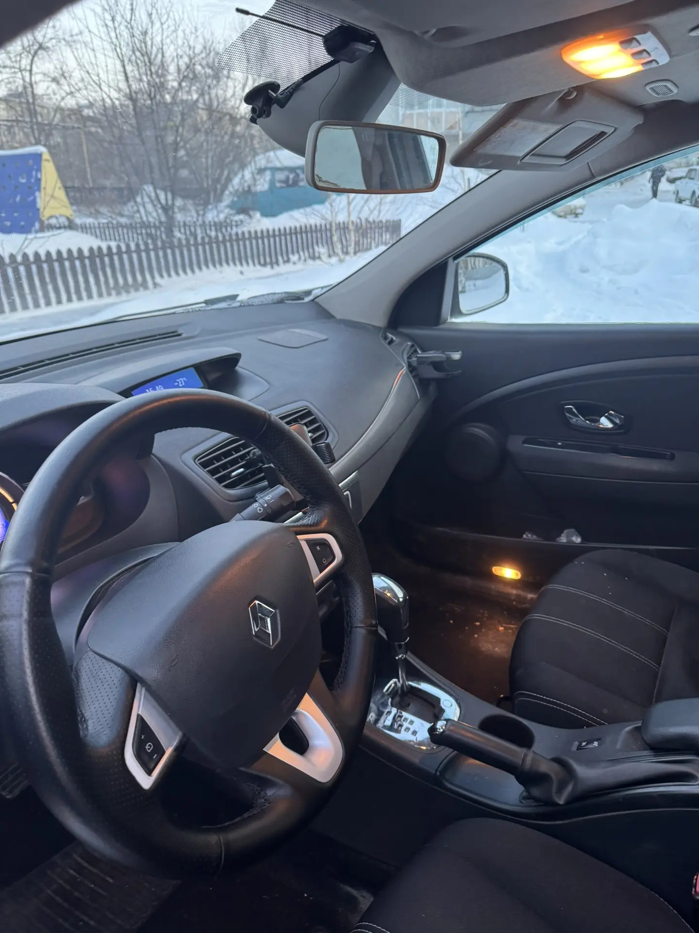 Легковой автомобиль марки RENAULT модель Megane 2013 г.в., VIN-номер VF1BZL70T48493752, цвет: бежевый.
