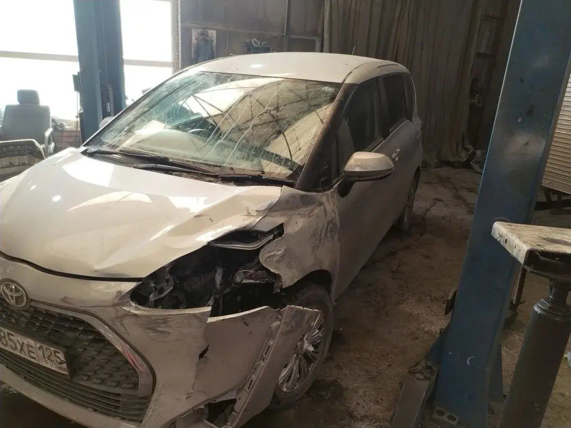 Автомобиль марки TOYOTA модель SIENTA 2019 г.в. номер кузова NCP175-7031449 Имущество находится в залоге ПАО "Совкомбанк"