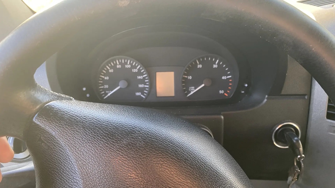 Автомобиль марки MEPCEДЕС-БЕНЦ модель 315CDI SPRINTER, 2006 г.в., VIN WDB9066331S118458.