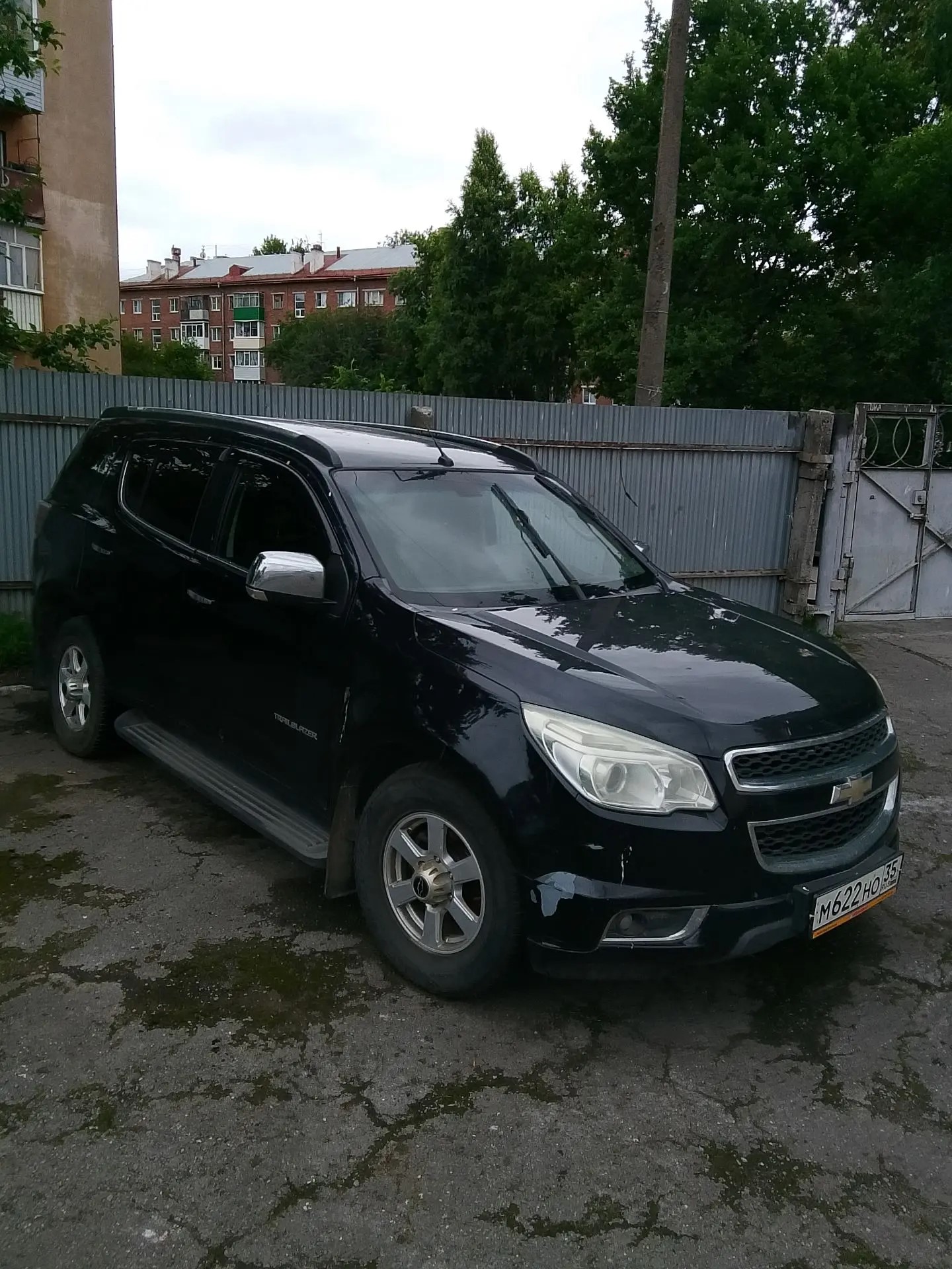 Легковой автомобиль марки: CHEVROLET, модели: Trailblazer, год выпуска: 2014 г., идентификационный номер (VIN): XUF156MH0D3002722 (находится в залоге у ПАО Совкомбанк).