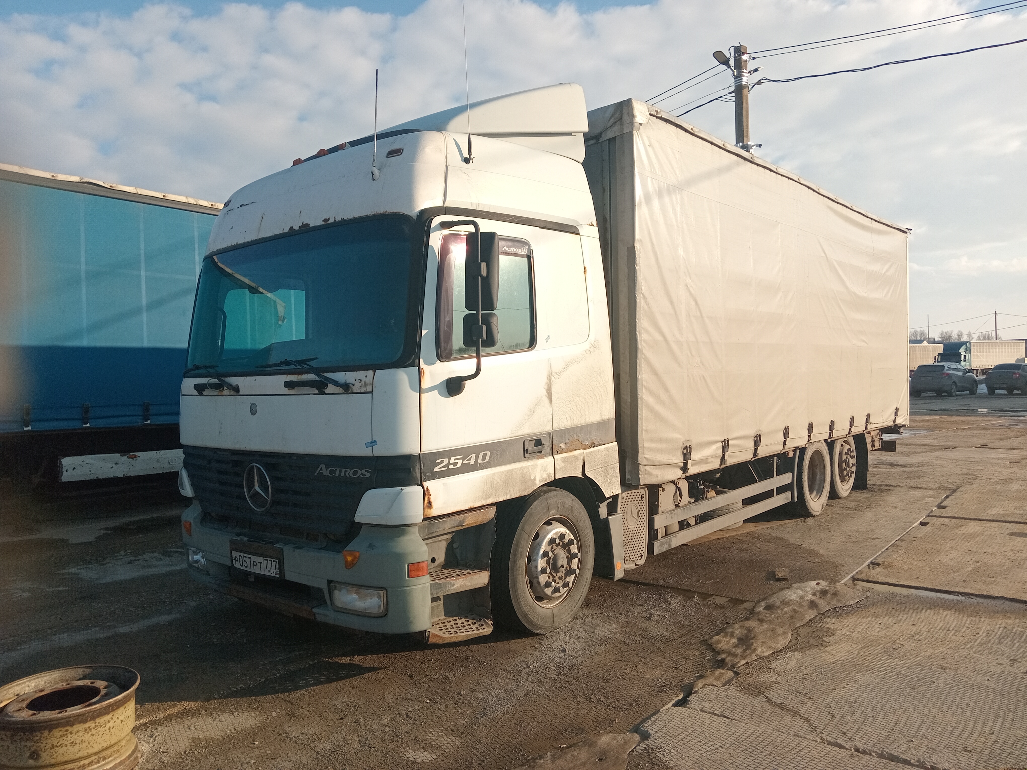 Автомобиль марки MERCEDES модель Actros 2003 г.в. VIN-номер WDB9502141K803861
