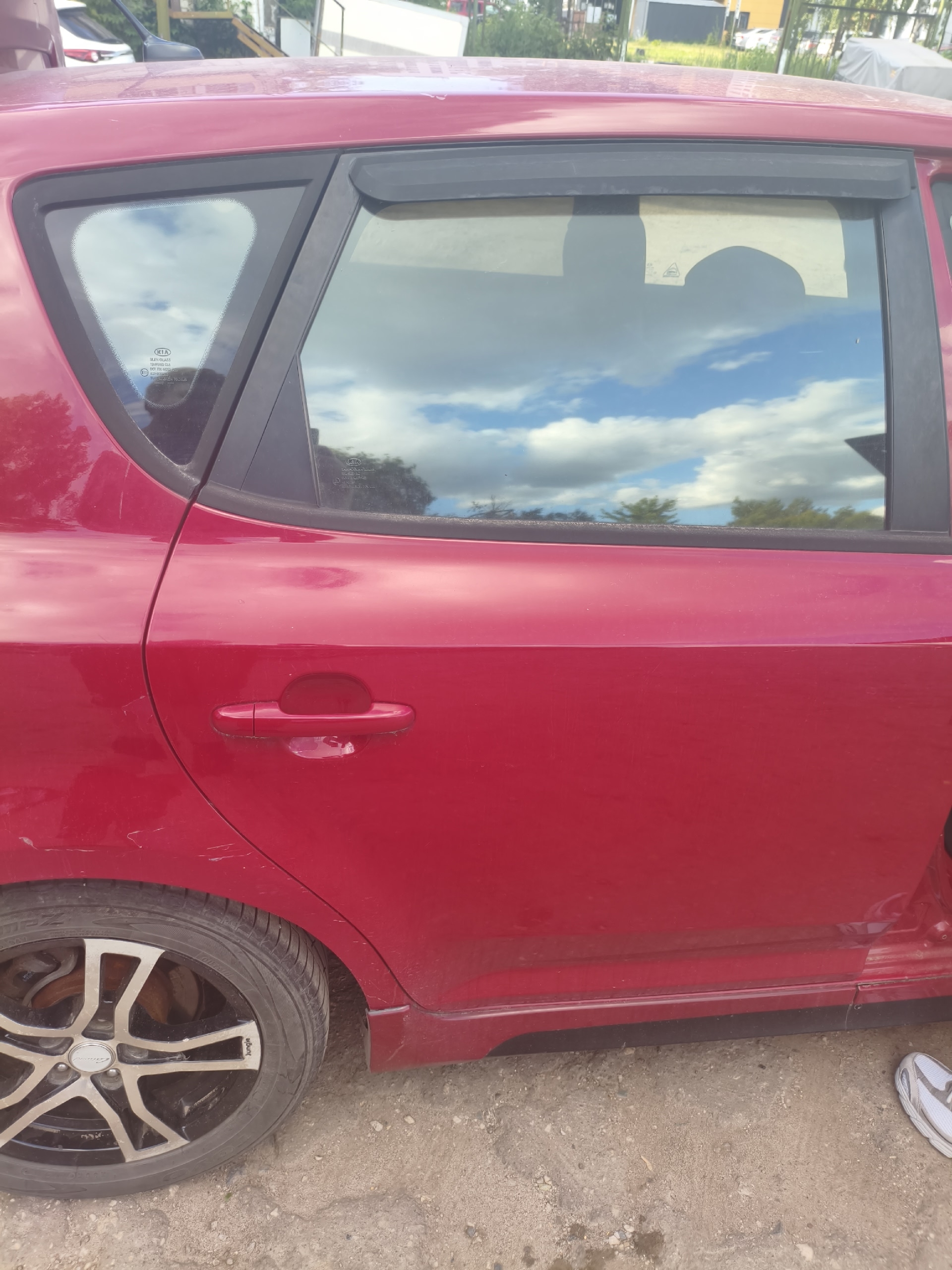 Автомобиль марки KIA модель СD (СЕЕD) 2007 г.в. VIN-номер XWEFF243280000182, является предметом залога ПАО СОВКОМБАНК