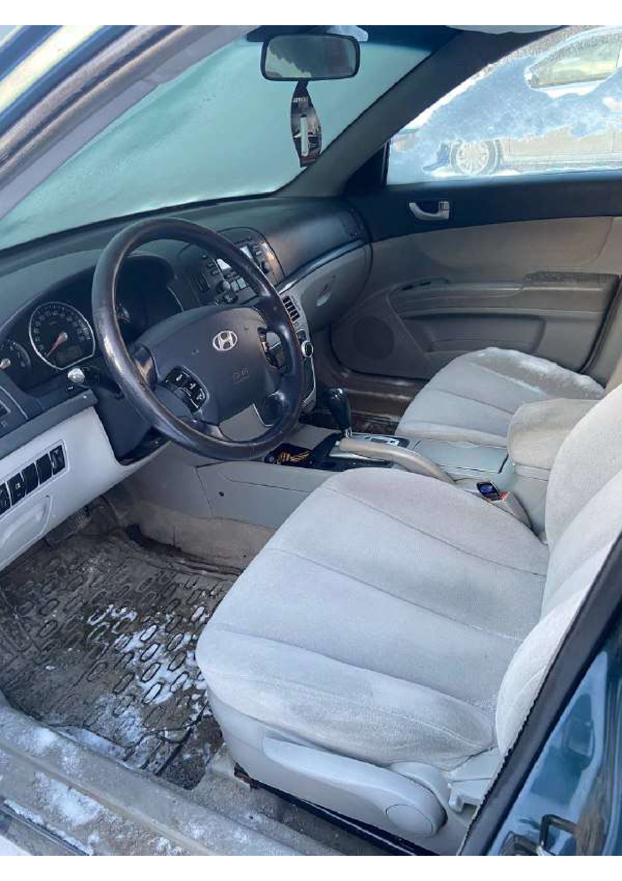 Автомобиль марки HYUNDAI, модель Sonata NF. год выпуска: 2006 VIN-номер: KMHEU41CP6A202782.