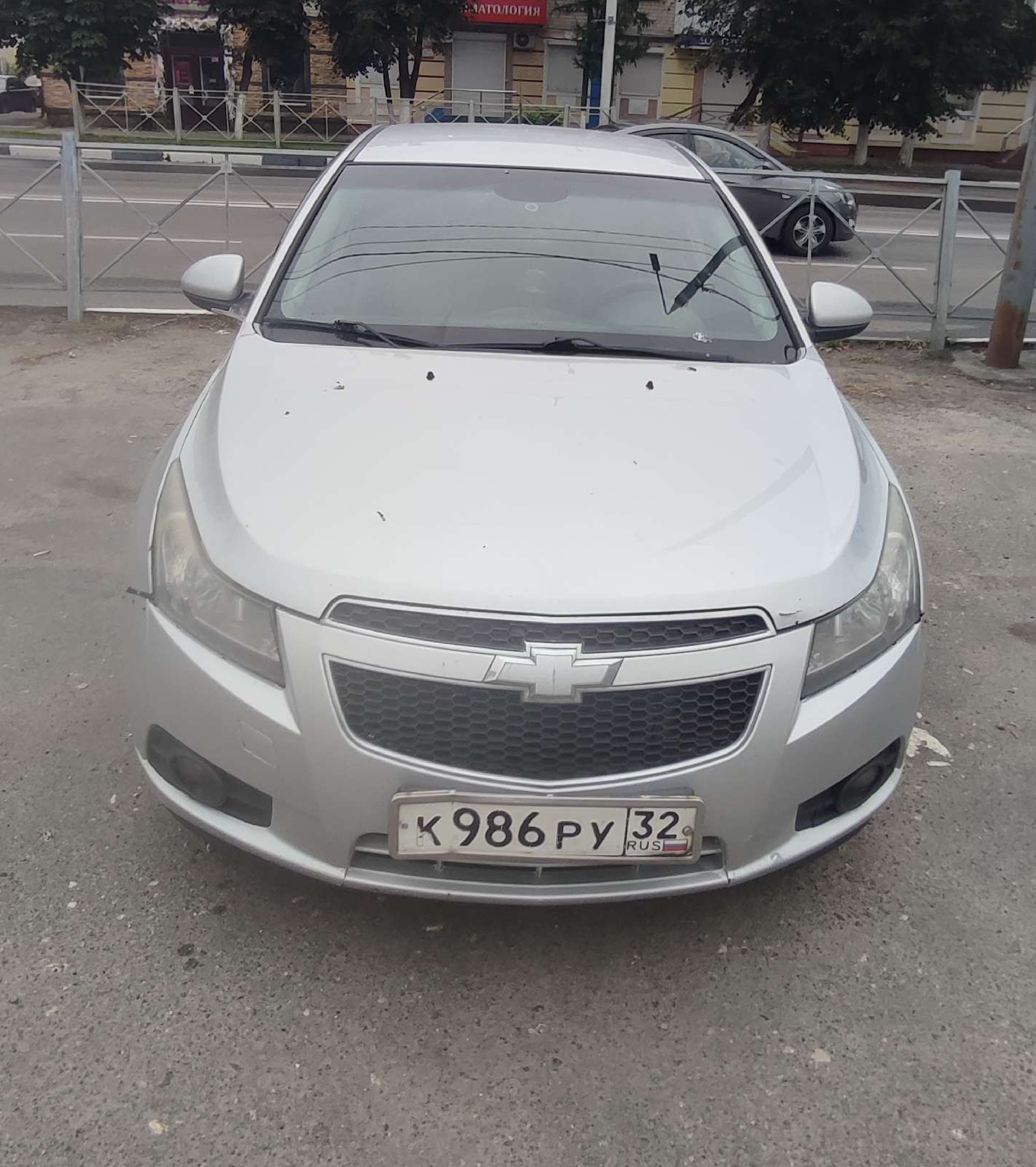 Автомобиль марки CHEVROLET модель Cruze 2010 г.в. VIN-номер XUFJF696JA3004851. В залоге ПАО «Совкомбанк».