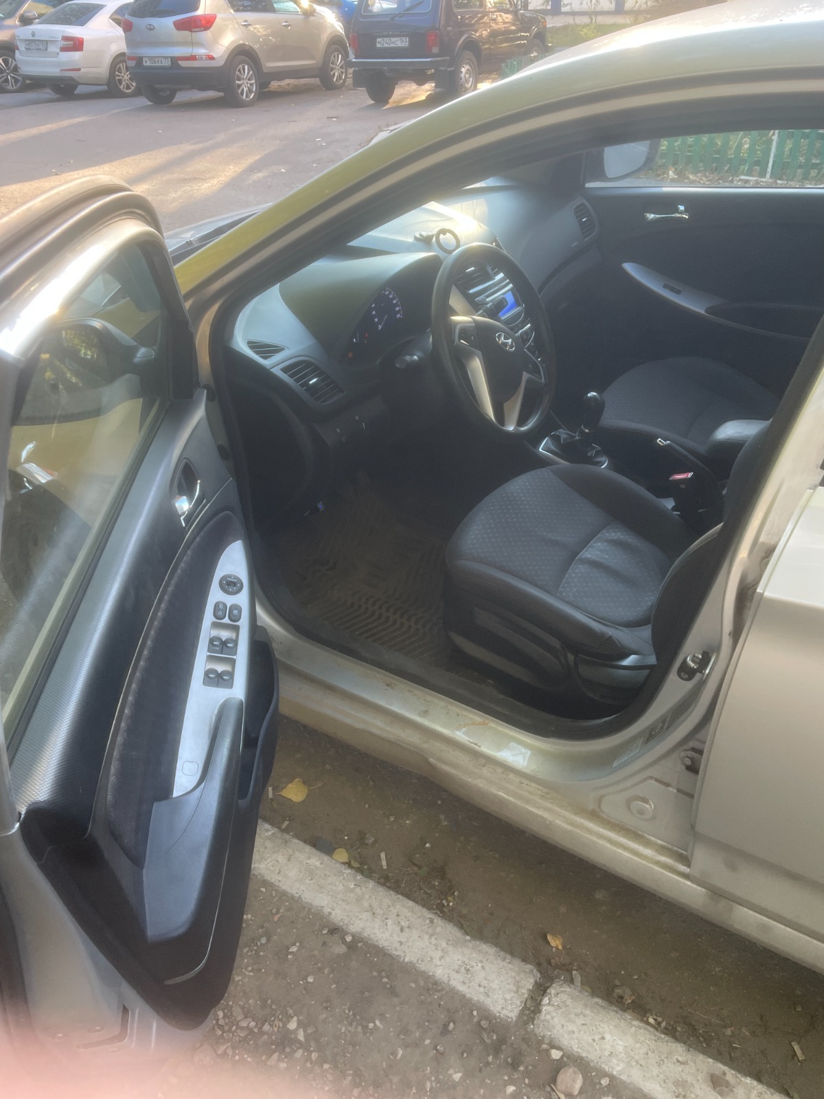 Автомобиль марки HYUNDAI модель Solaris, 2013 г.в., VIN-номер Z94CU51DADR073589