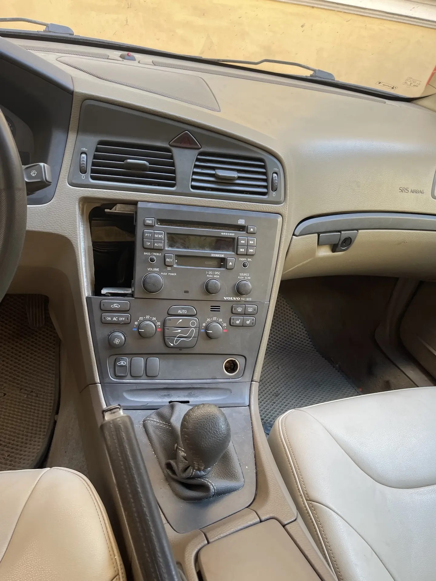 Автомобиль марки VOLVO модель S60 2002 г.в. VIN-номер YV1RS61S232256103