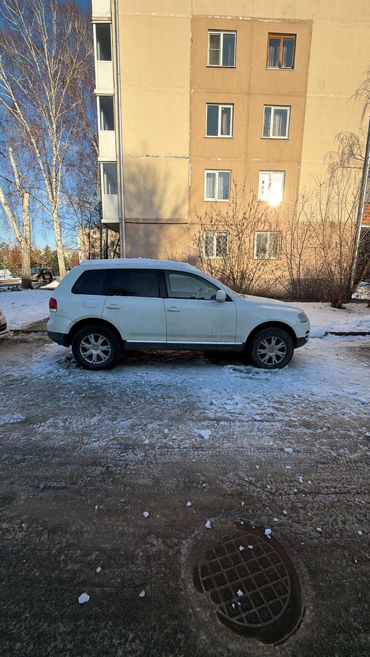 Автомобиль марки Фольксваген TOUAREG, 2004 г.в., VIN WVGZZZL7LZ5D025033, номер кузова: WVGZZZL7LZ5D025033, цвет белый