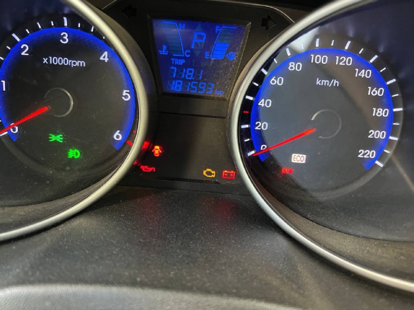 Автомобиль марки HYUNDAI модель Tucson 2010 г.в. VIN-номер KMHJT81VBAU023743