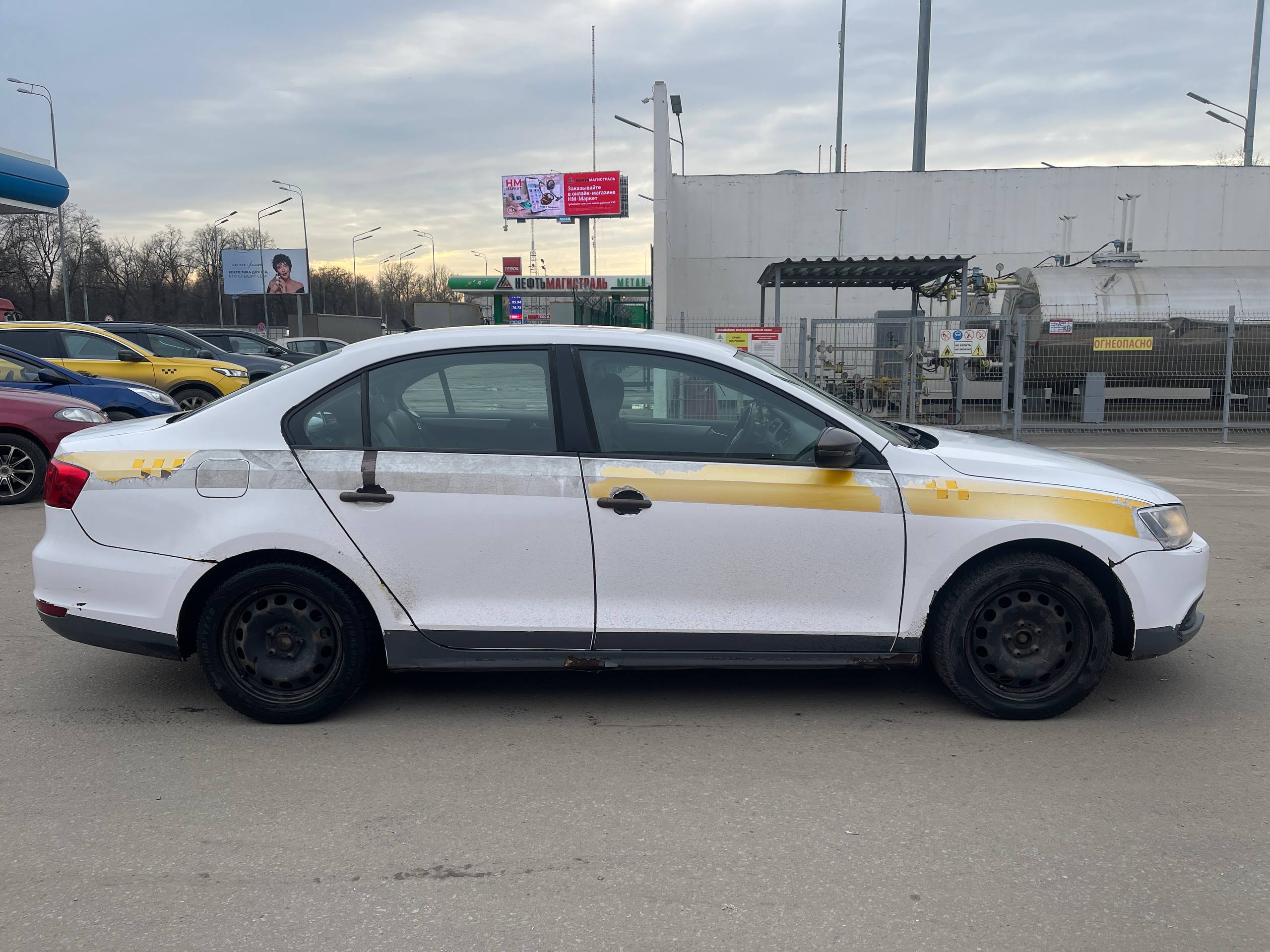 Автомобиль марки VOLKSWAGEN модель JETTA 2013 г.в. VIN-номер WVWZZZ16ZDM062744, является предметом залога ПАО "Совкомбанк"