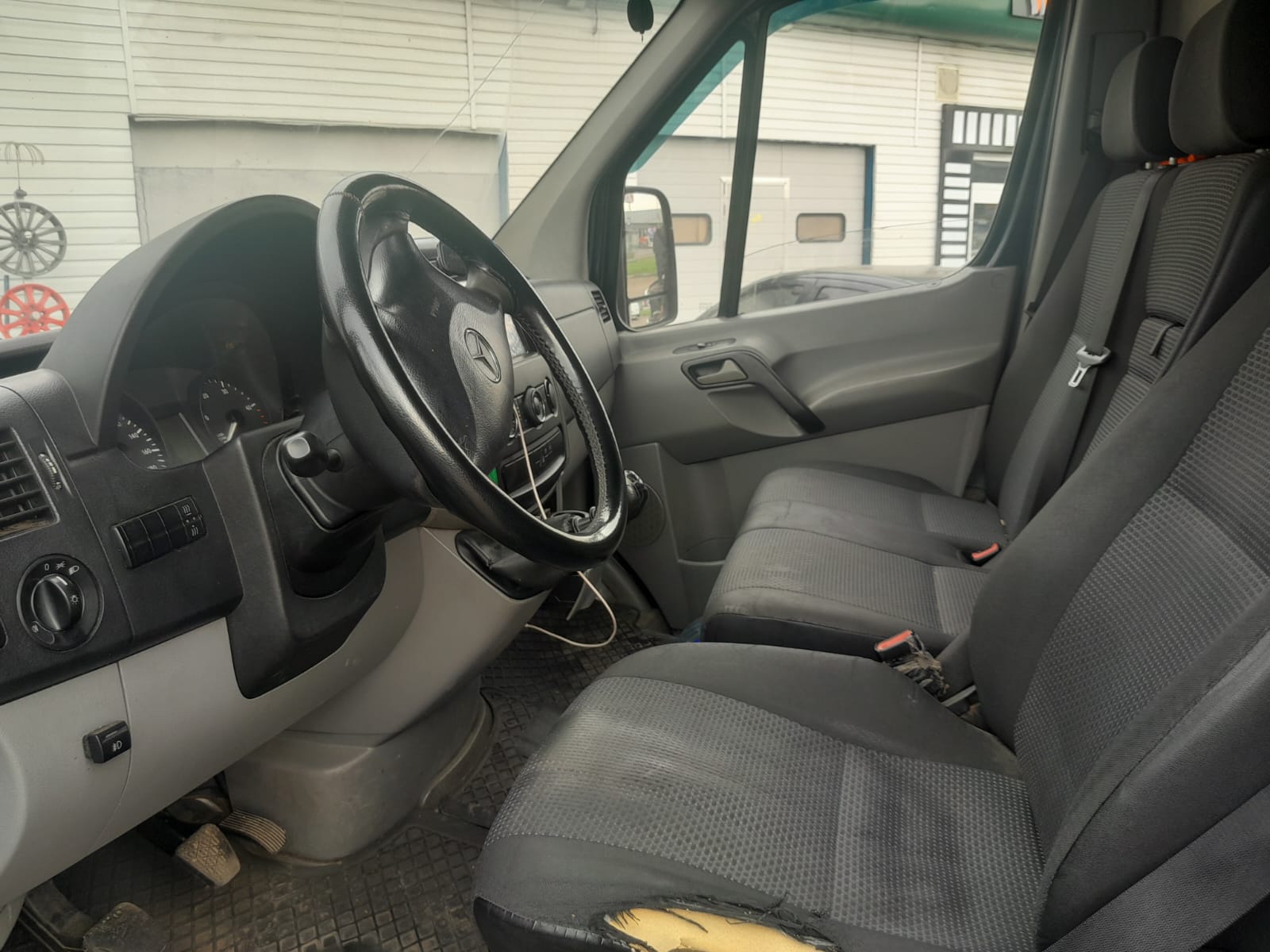Автомобиль марки MERCEDES модель sprinter 2 2011 г.в. VIN-номер WDB9061131N500697