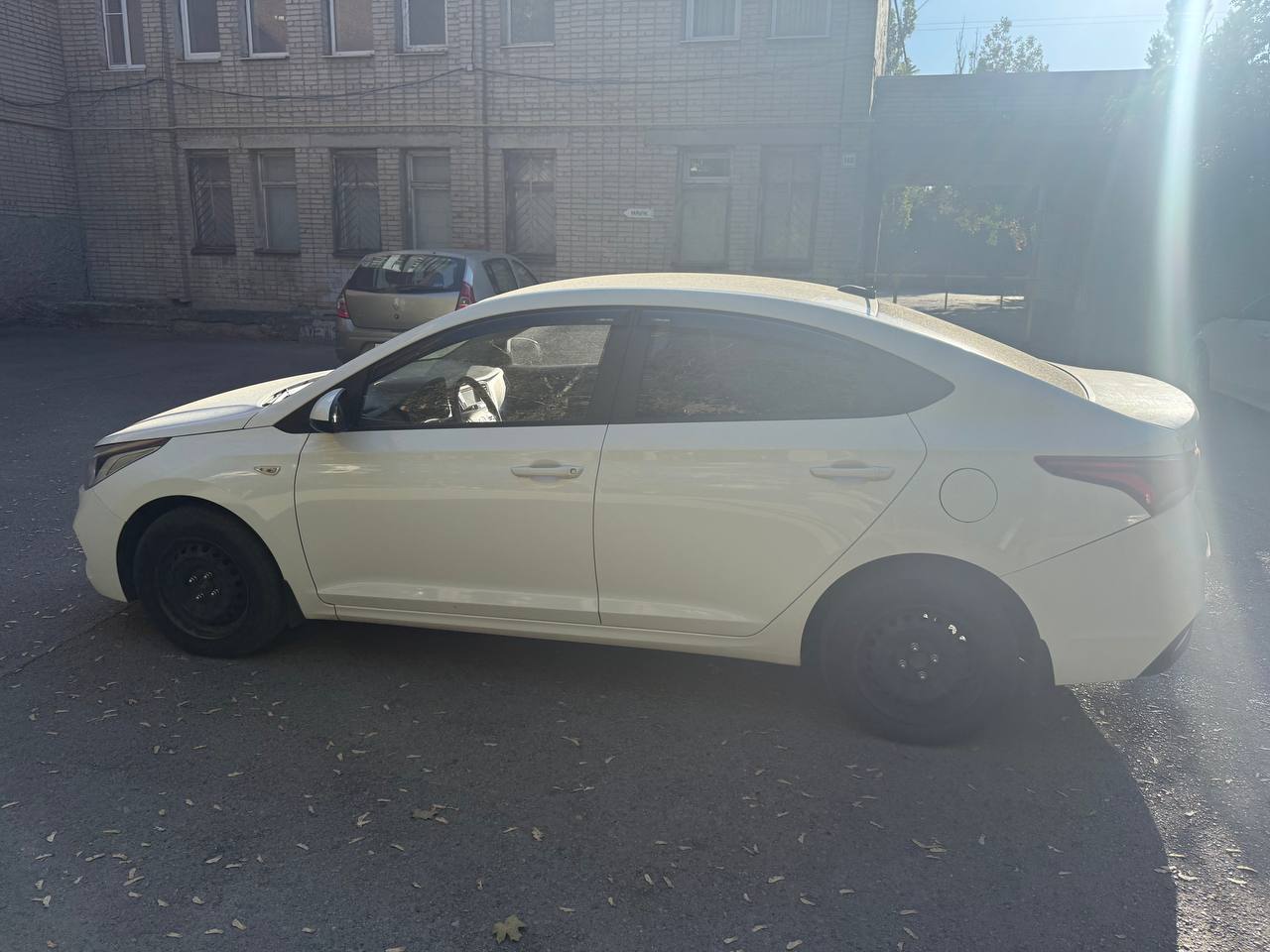 Легковой автомобиль марка: HYUNDAI, модель: Solaris, год выпуска: 2017 г., кузов №: Z94K241CBJR021357, идентификационный номер (VIN): Z94K241CBJR021357, залог ПАО Совкомбанк