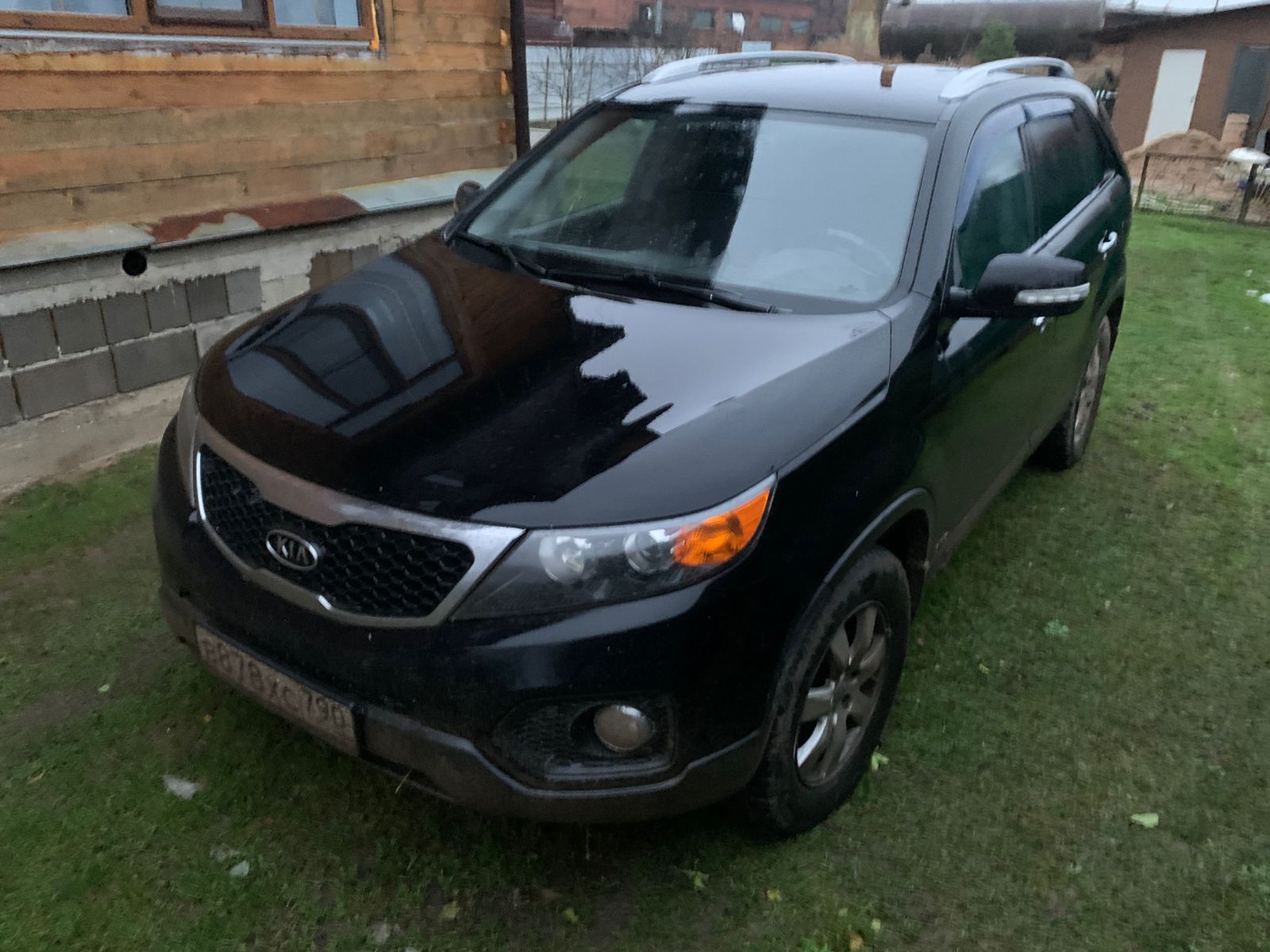 Автомобиль марки КИА модель XM SORENTO 2010 г.в. VIN-номер KNAKU811DB5128031