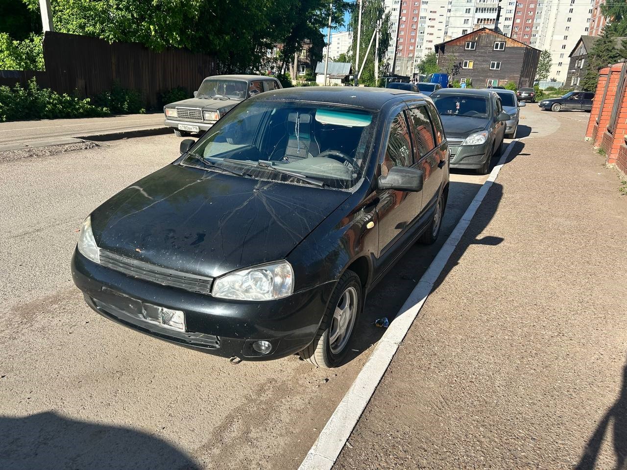 Автомобиль марки LADA модель 111730 2010 г.в. VIN-номер XTA111730A0085143. Находится в залоге у ПАО "Совкомбанк".