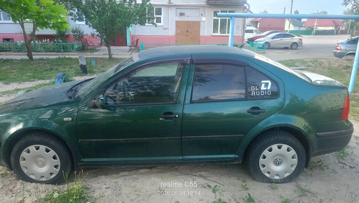Автомобиль марки VOLKSWAGEN модель BORA 2000 г.в. VIN-номер WVWZZZ1JZ1W262987.