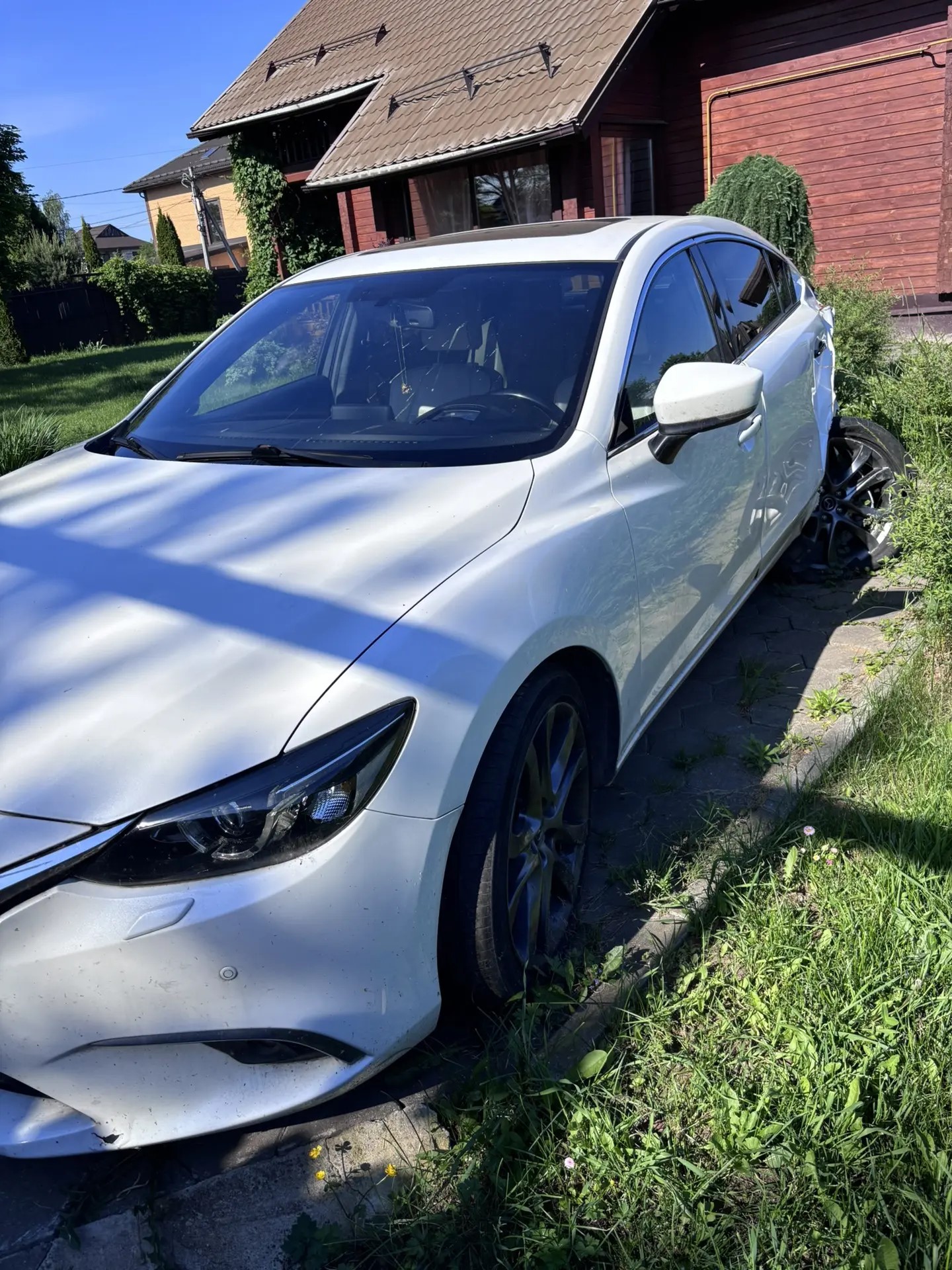 Легковой автомобиль марки: MAZDA, модели: 6, год выпуска: 2018 г., кузов №: JMZGJ523801546105, идентификационный номер (VIN): RUMGJ523802006429, в залоге у ПАО «Совкомбанк»