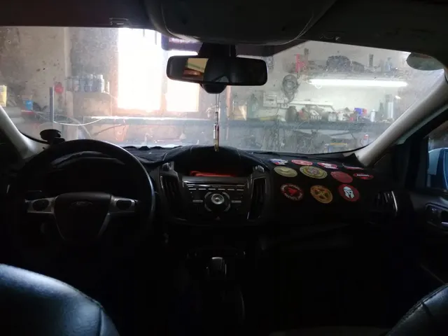 Автомобиль марки FORD модель KUGA 2015 г.в. VIN-номер Z6FAXXESMAFP39494. Находится в залоге у ПАО "Совкомбанк". Транспортное средство не на ходу.
