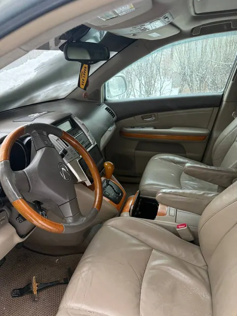 Автомобиль марки LEXUS модель RX-330 2004 г.в. VIN-номер 2T2GA31U74C011518