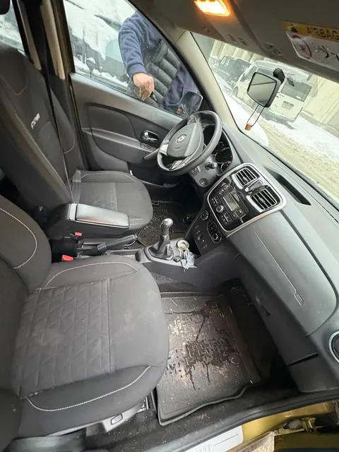 Автомобиль марки RENAULT модель SANDERO 2017 г.в. VIN-номер X7L5SREAG57873934