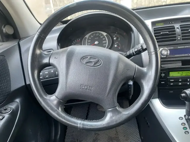 Автомобиль марки HYUNDAI модель TUCSON, 2006 г.в. VIN-номер KMHJN81BP6U469061