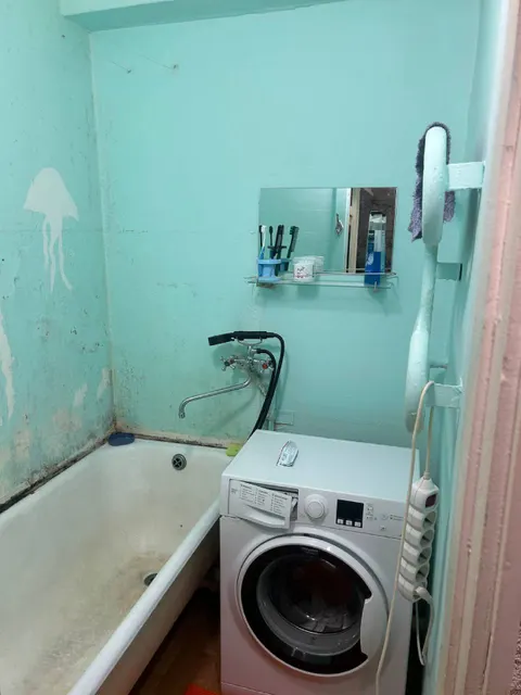 Помещение, общая площадь 54.2 кв.м., расположенное по адресу: 665708, Иркутская область, г. Братск, ж.р. Центральный, ул .Кирова, д. 28, кв. 77, кадастровый номер 38:34:014701:922.